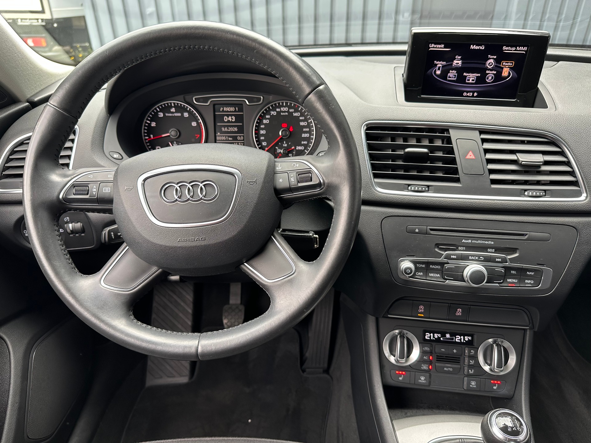 AUDI Q3 2.0 TFSI quattro-image-10