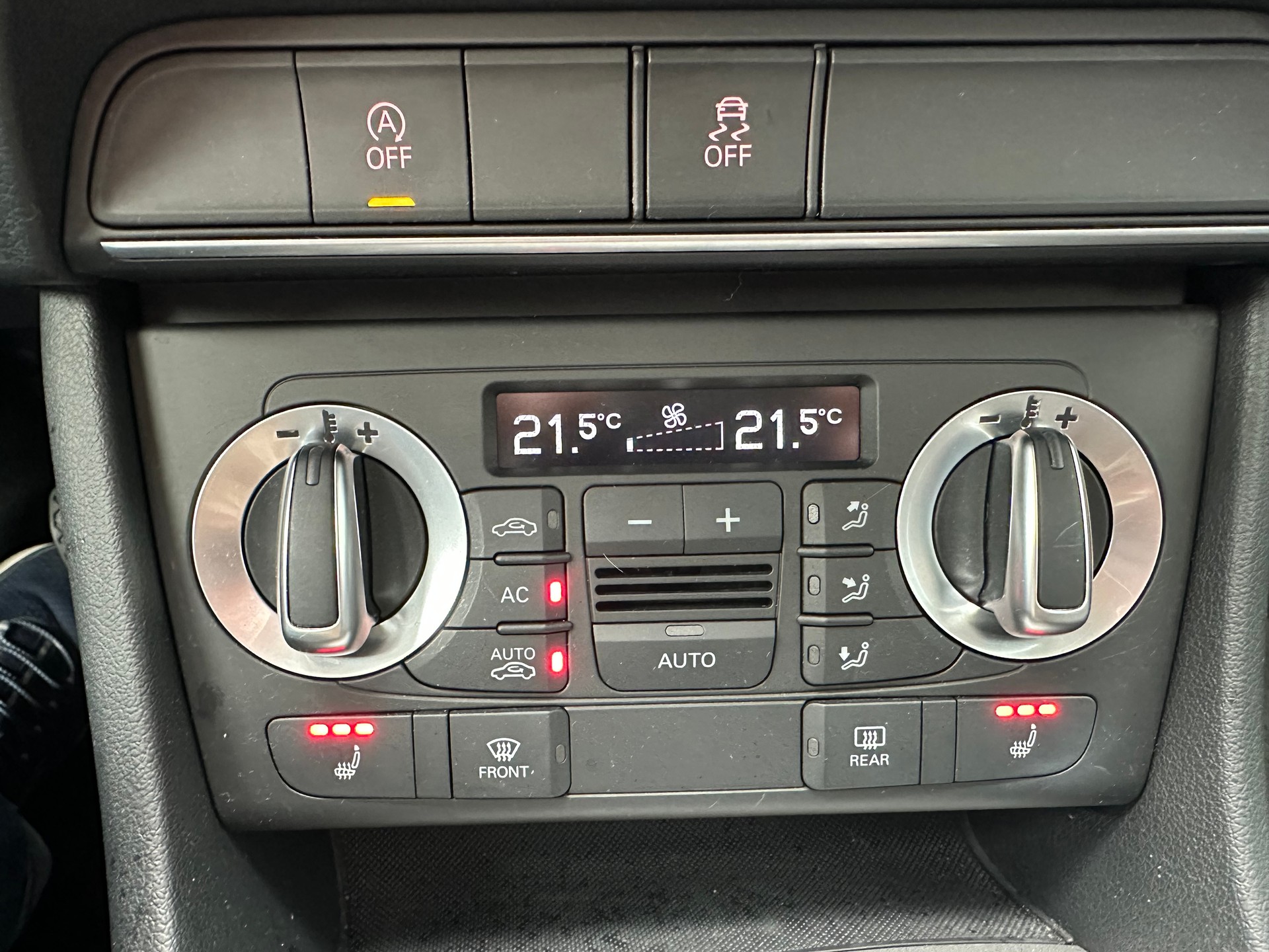 AUDI Q3 2.0 TFSI quattro-image-19