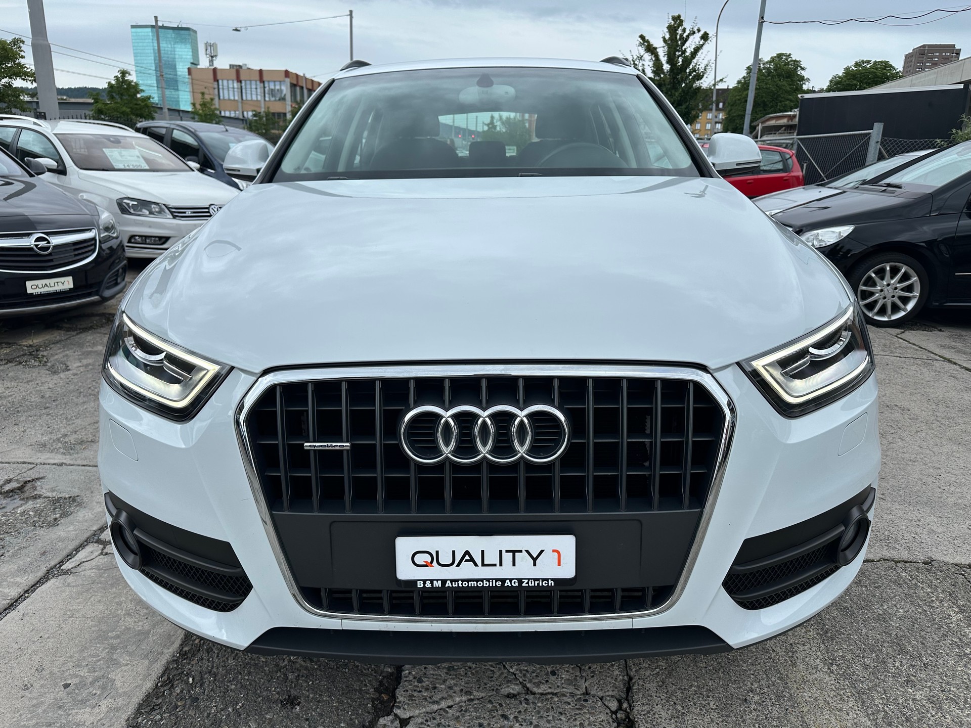 AUDI Q3 2.0 TFSI quattro-image-1