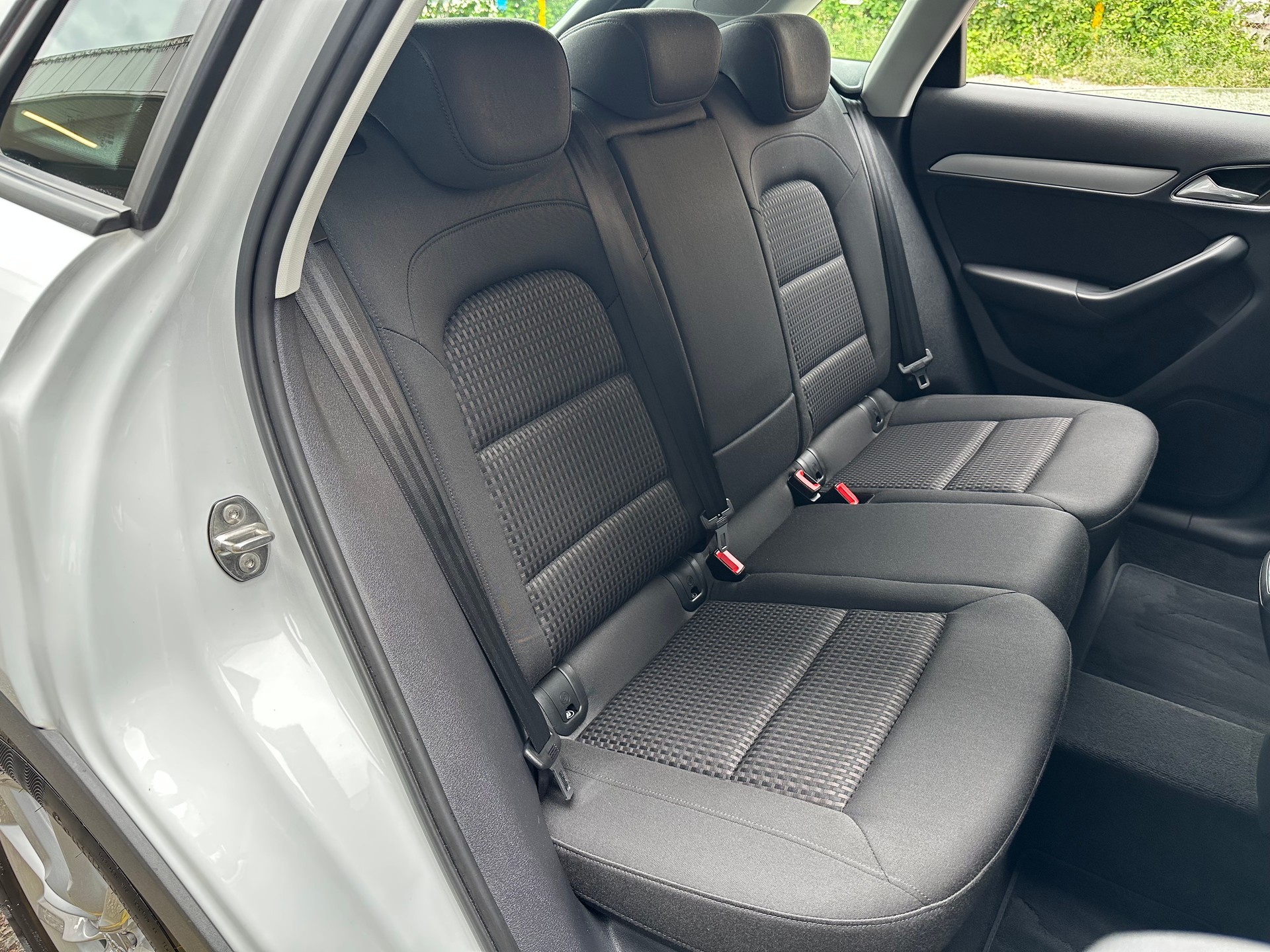 AUDI Q3 2.0 TFSI quattro-image-16