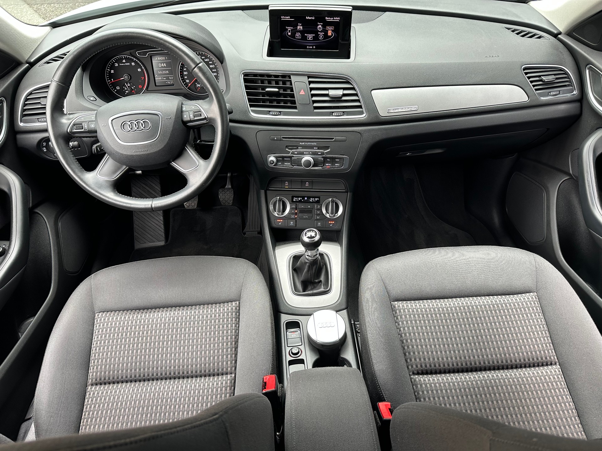 AUDI Q3 2.0 TFSI quattro-image-8