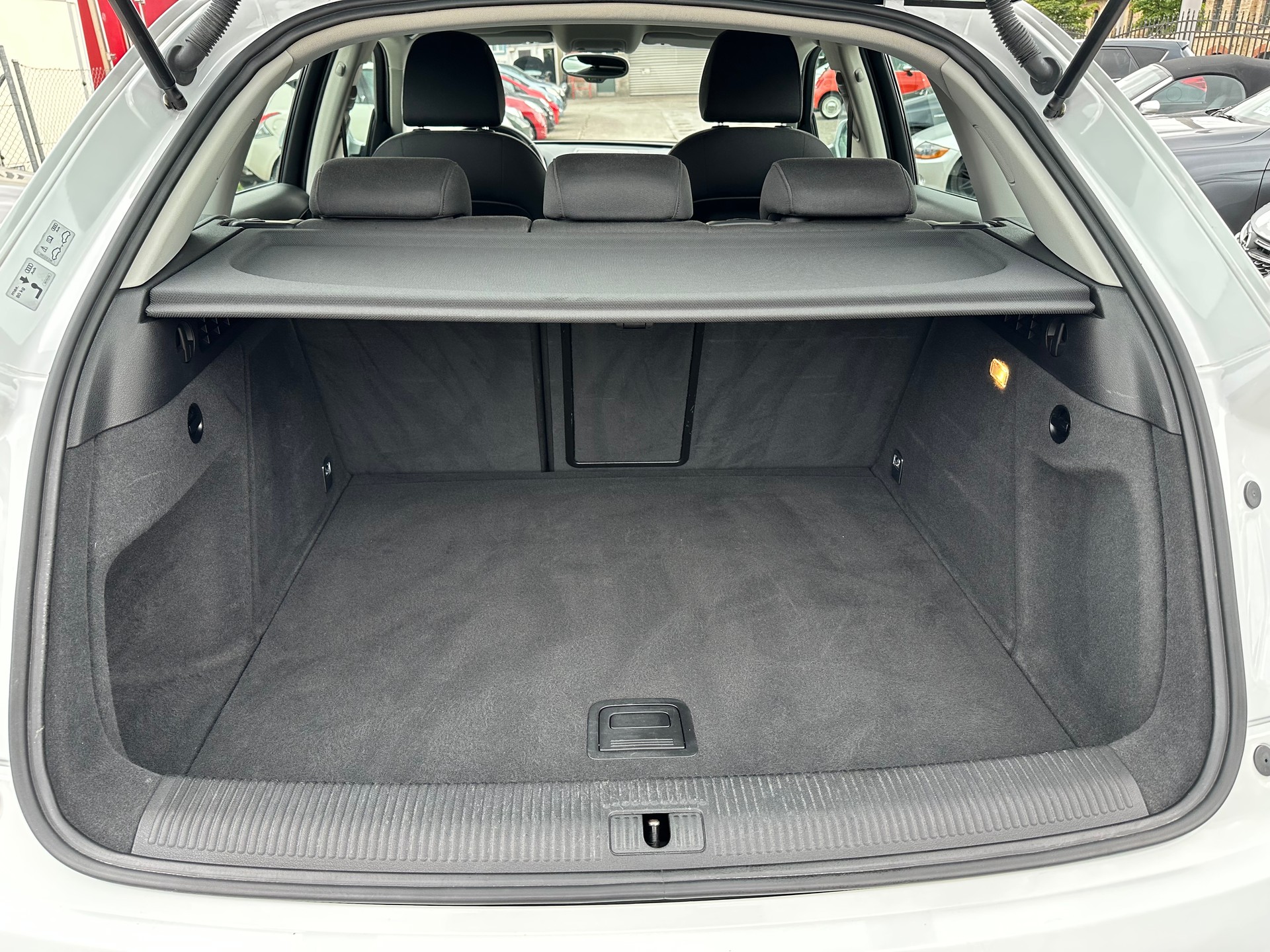 AUDI Q3 2.0 TFSI quattro-image-30