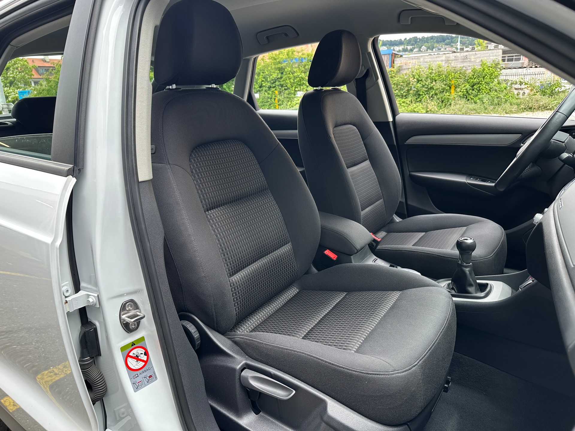 AUDI Q3 2.0 TFSI quattro-image-13