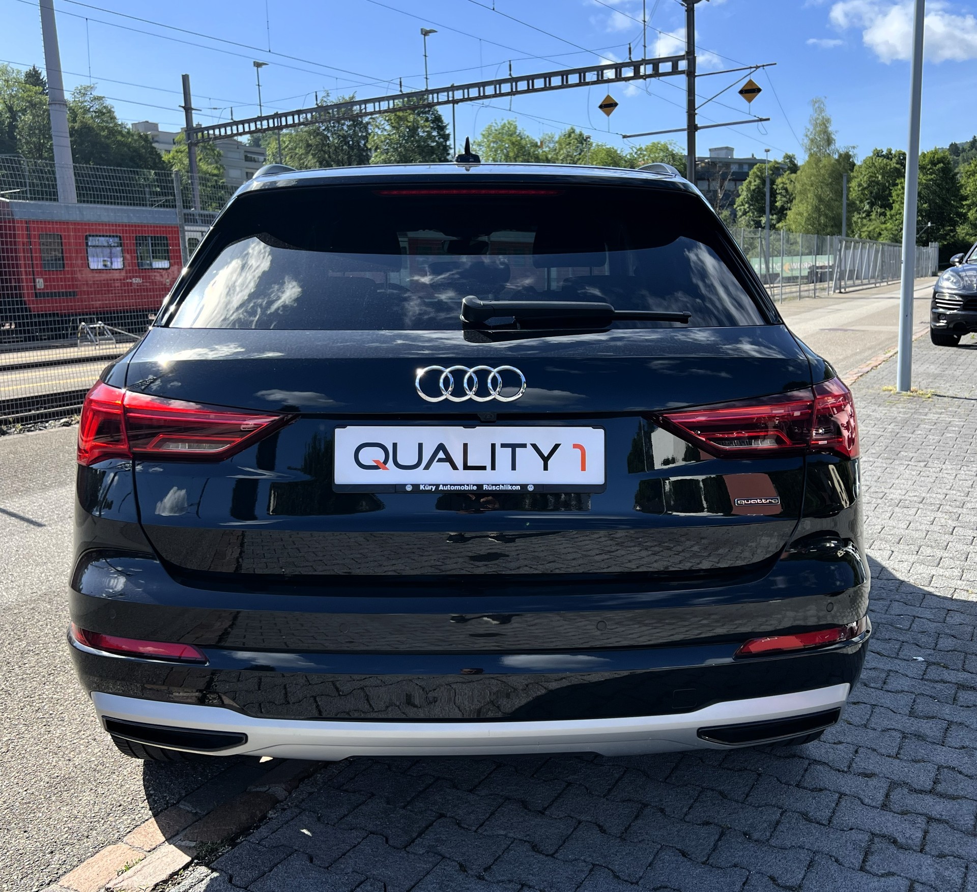 AUDI Q3 40 TDI advanced quattro S-tronic-image-3