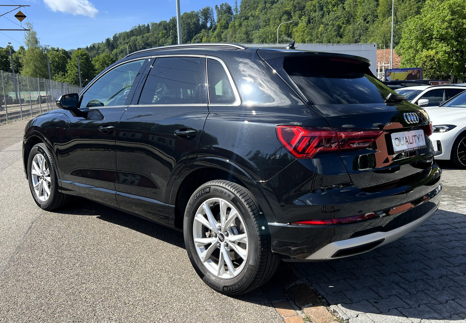 AUDI Q3 40 TDI advanced quattro S-tronic-image-2