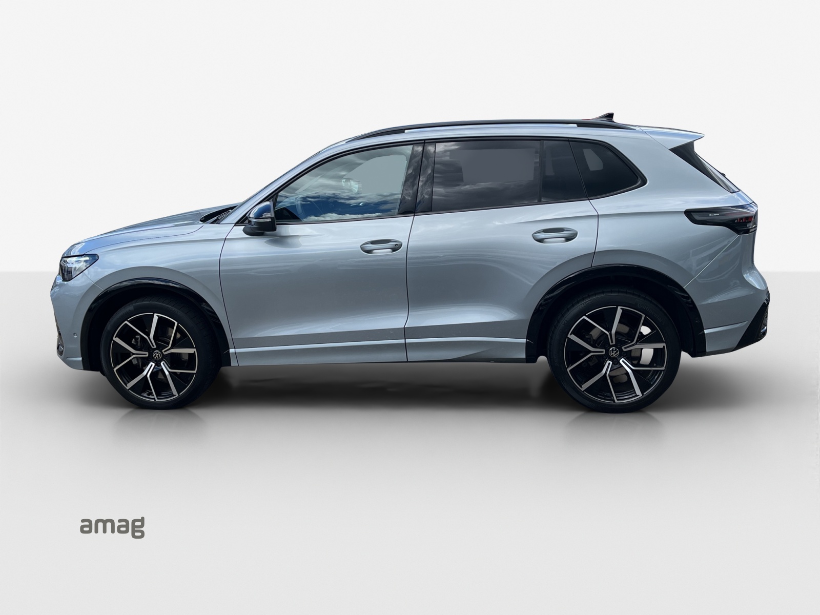 VW Tiguan 2.0 TSI DSG R-Line 4Motion-image-1