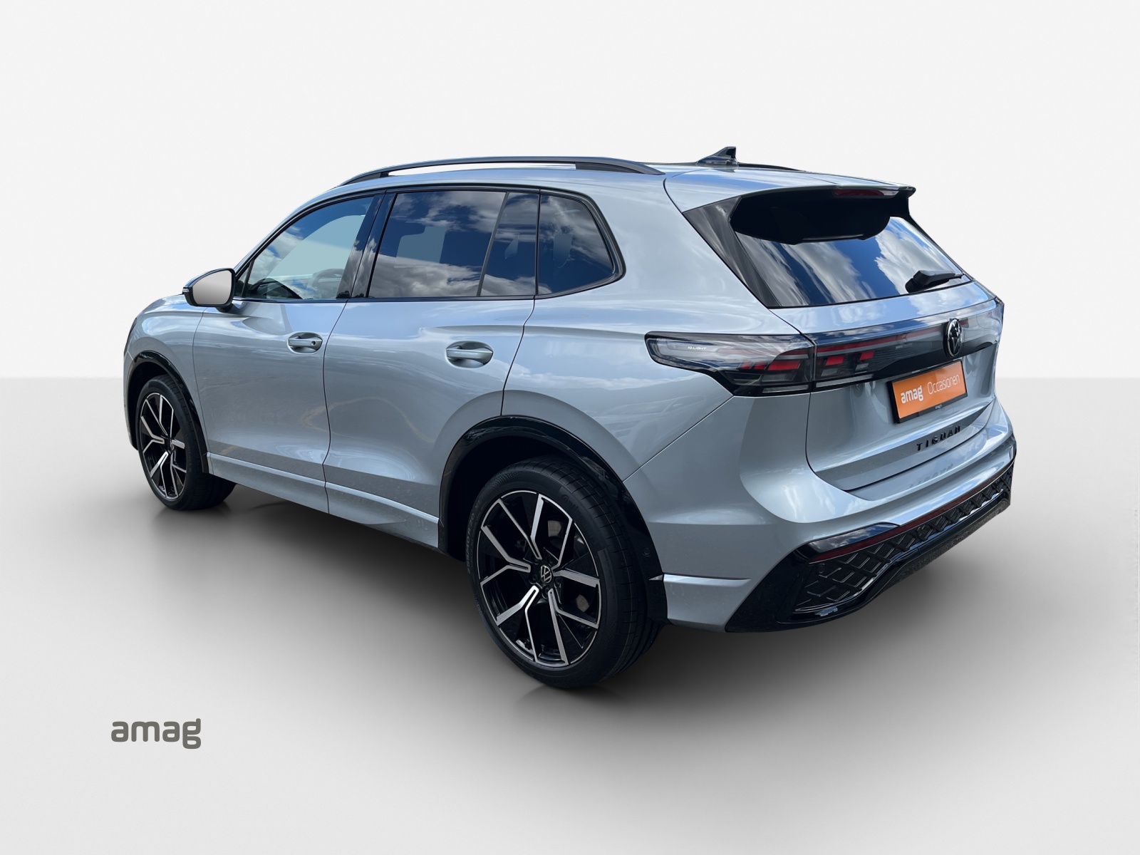 VW Tiguan 2.0 TSI DSG R-Line 4Motion-image-2