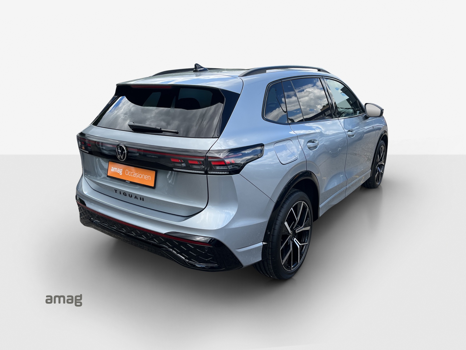 VW Tiguan 2.0 TSI DSG R-Line 4Motion-image-4