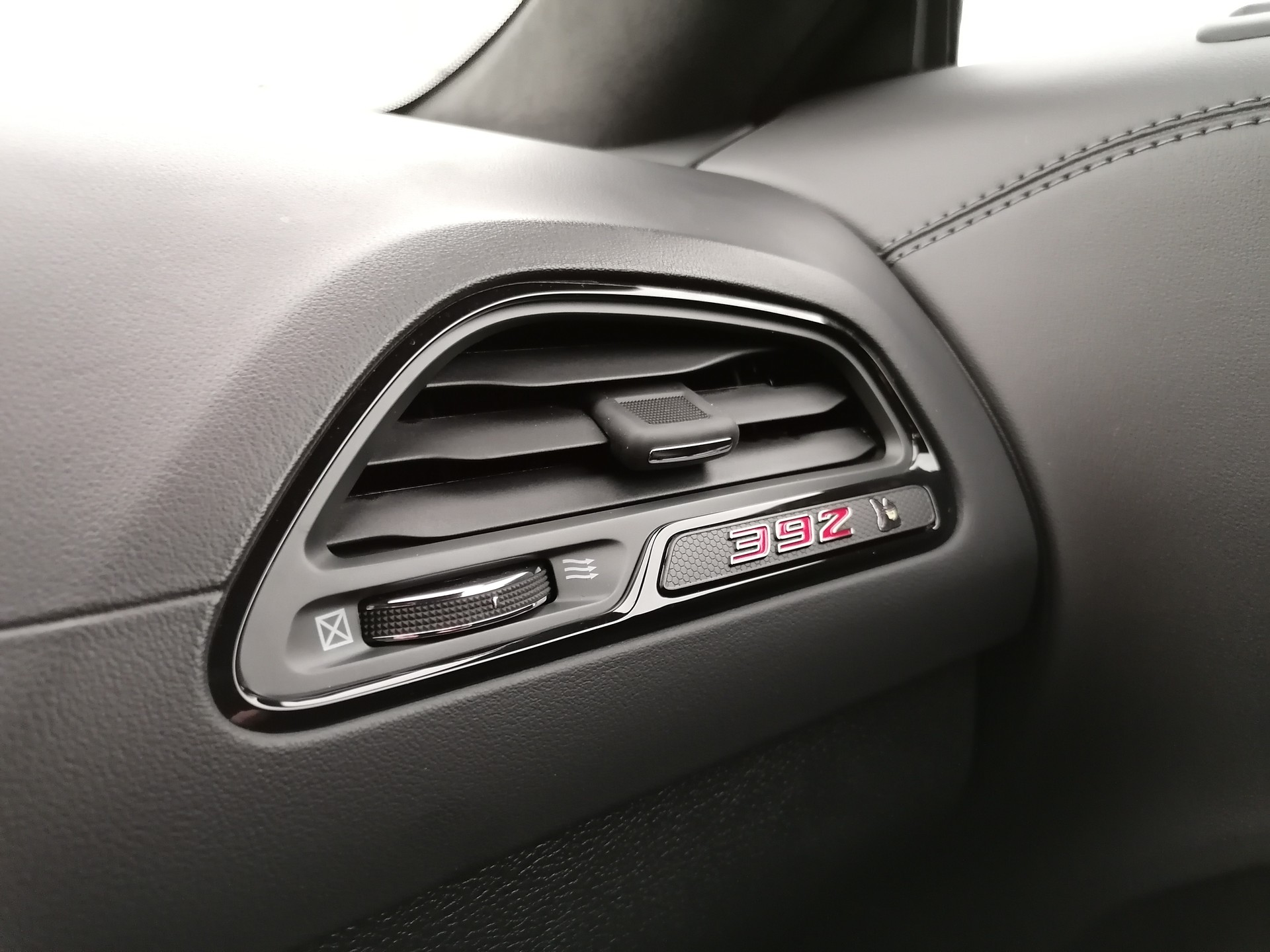 DODGE Challenger 392 WB Scatpack-image-12