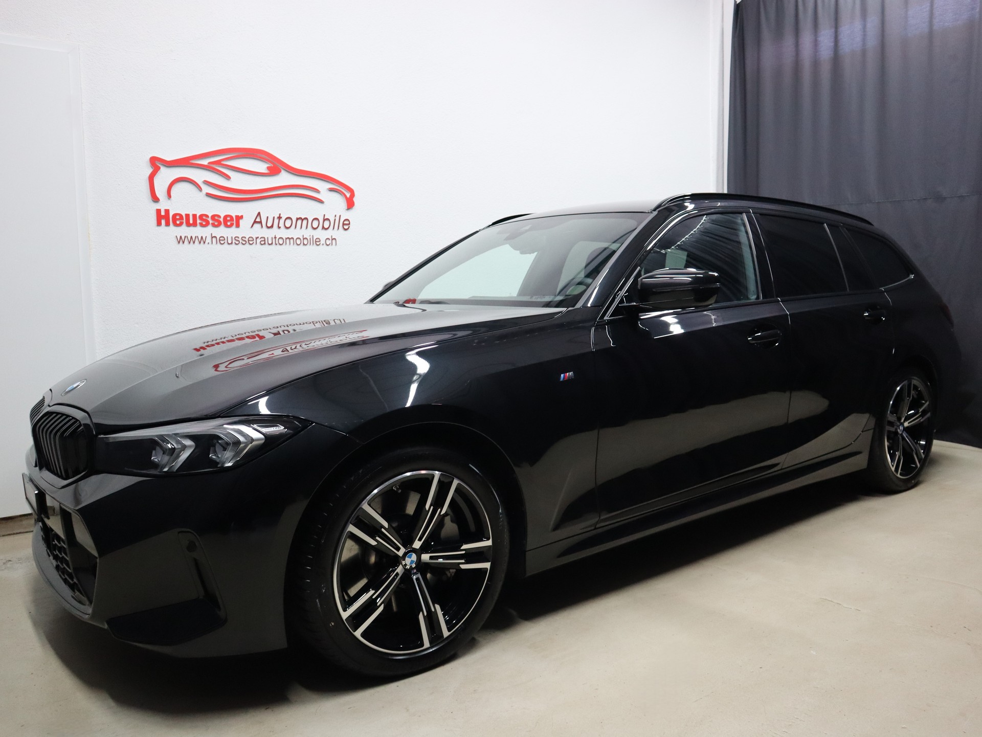 BMW 330i Touring xDrive Steptronic M Sport-image-1