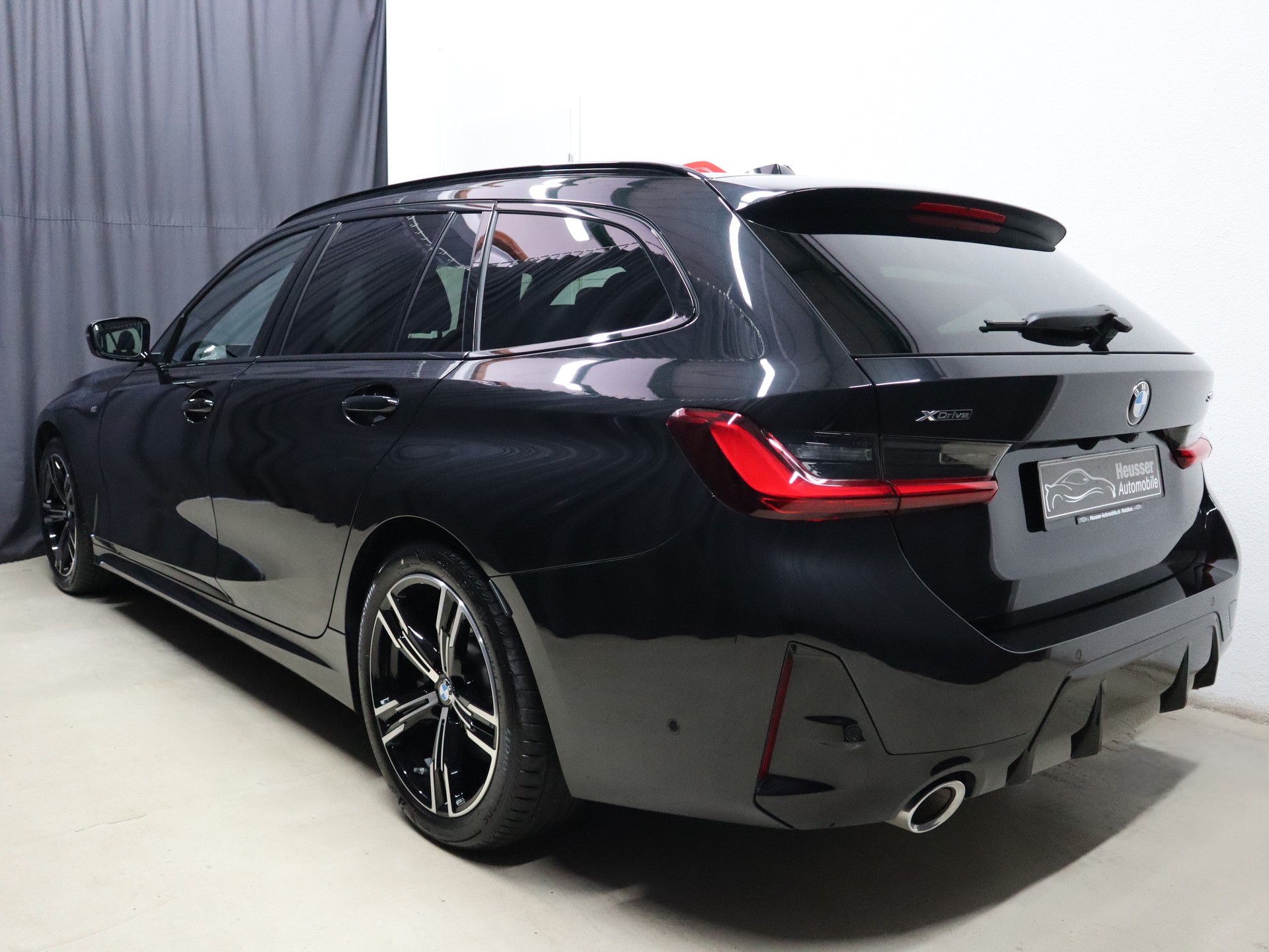 BMW 330i Touring xDrive Steptronic M Sport-image-4
