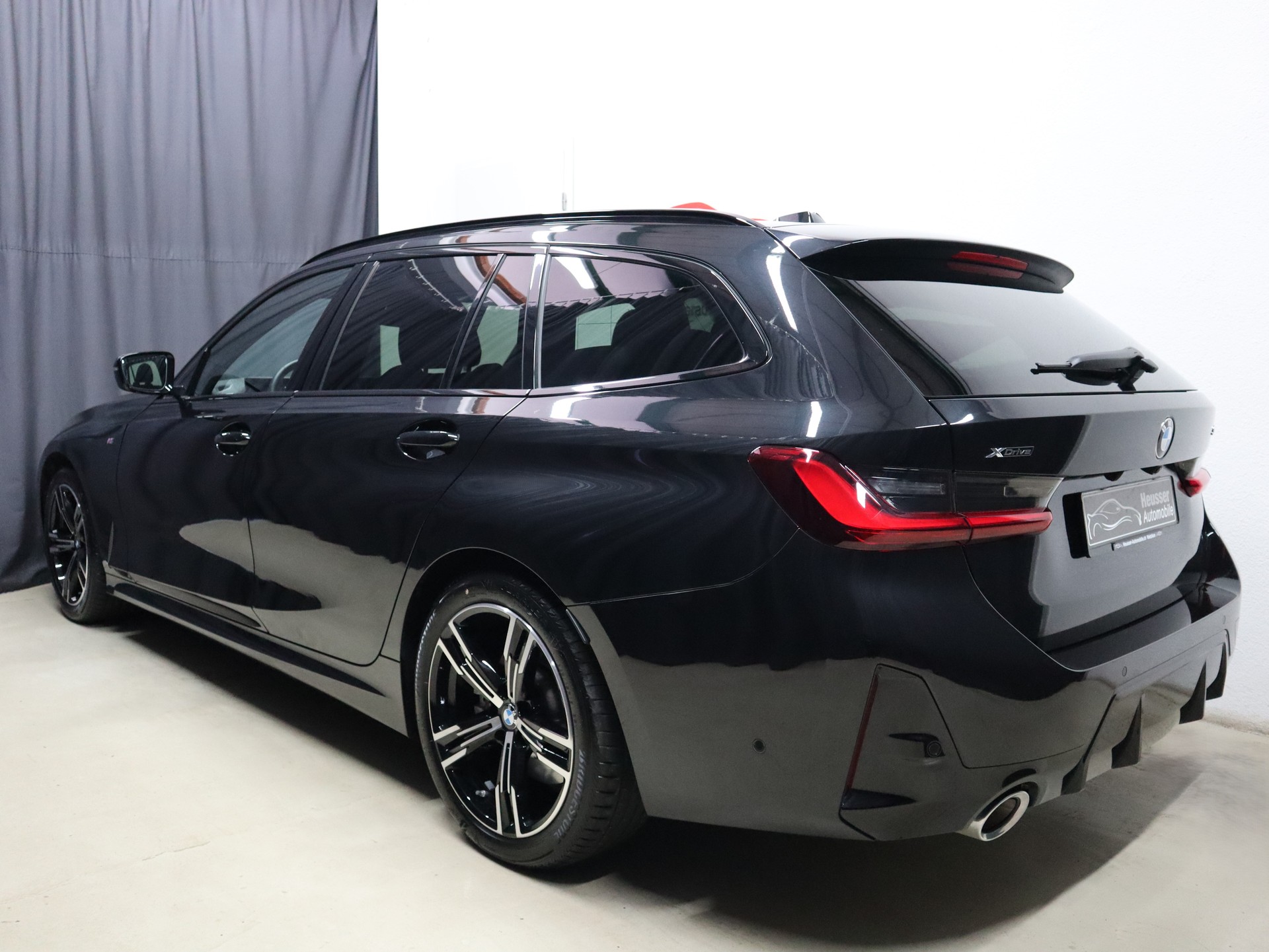 BMW 330i Touring xDrive Steptronic M Sport-image-3