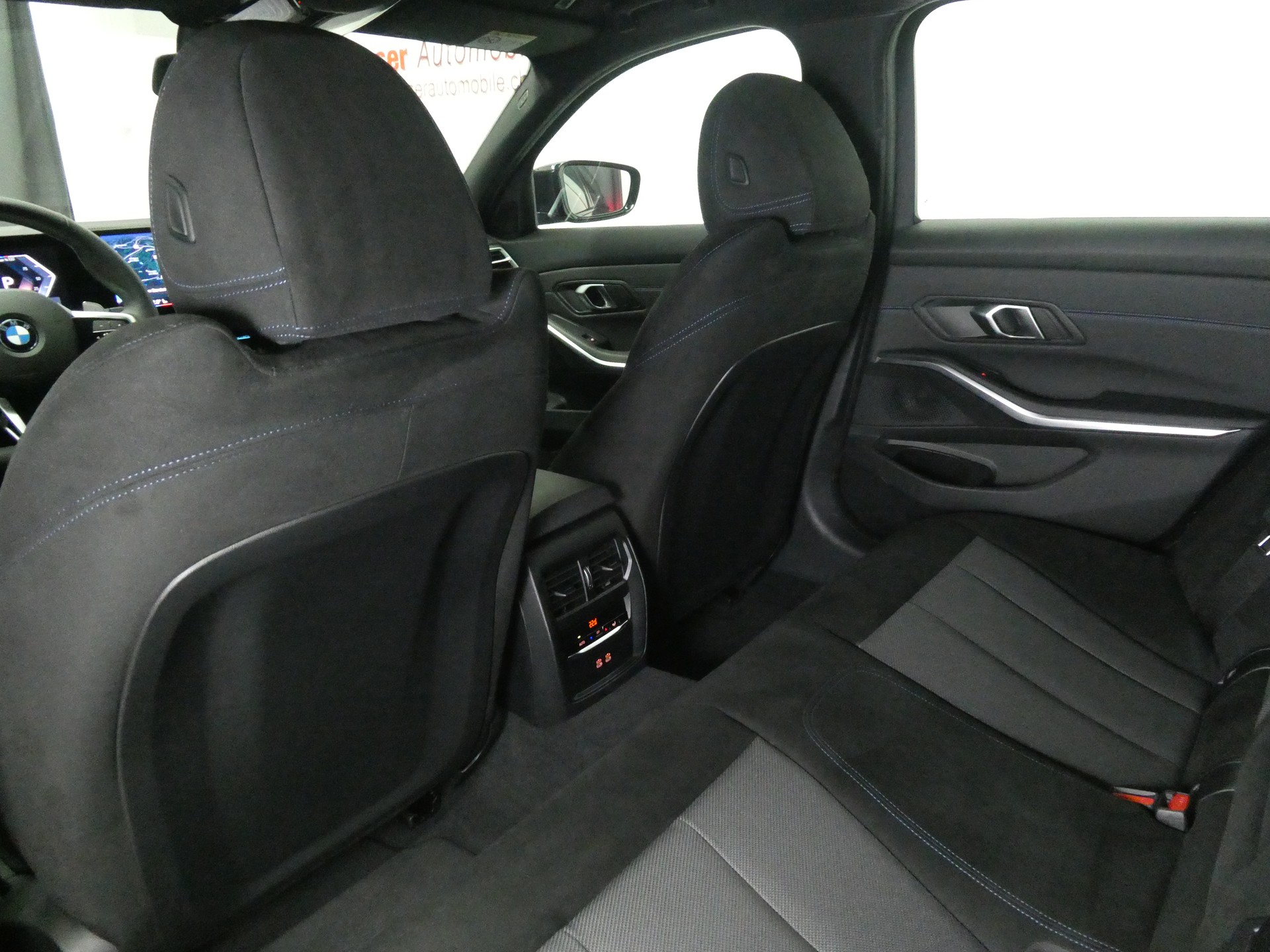 BMW 330i Touring xDrive Steptronic M Sport-image-10
