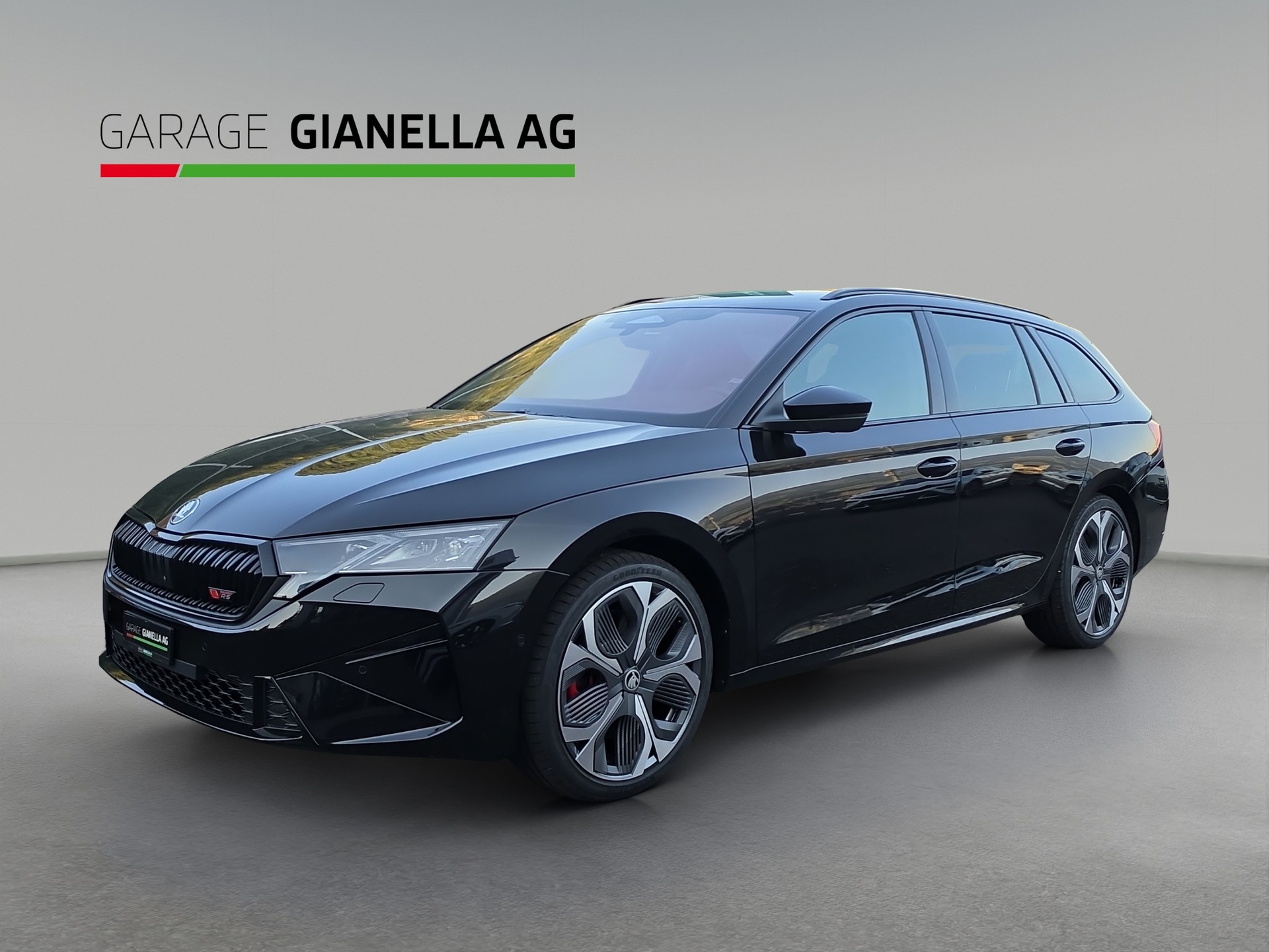 SKODA Octavia Combi 2.0 TSI DSG RS 30 Years Edition-image-0