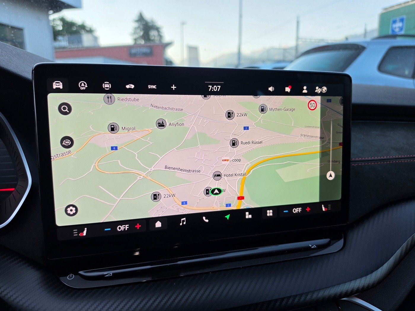 SKODA Octavia Combi 2.0 TSI DSG RS 30 Years Edition-image-10