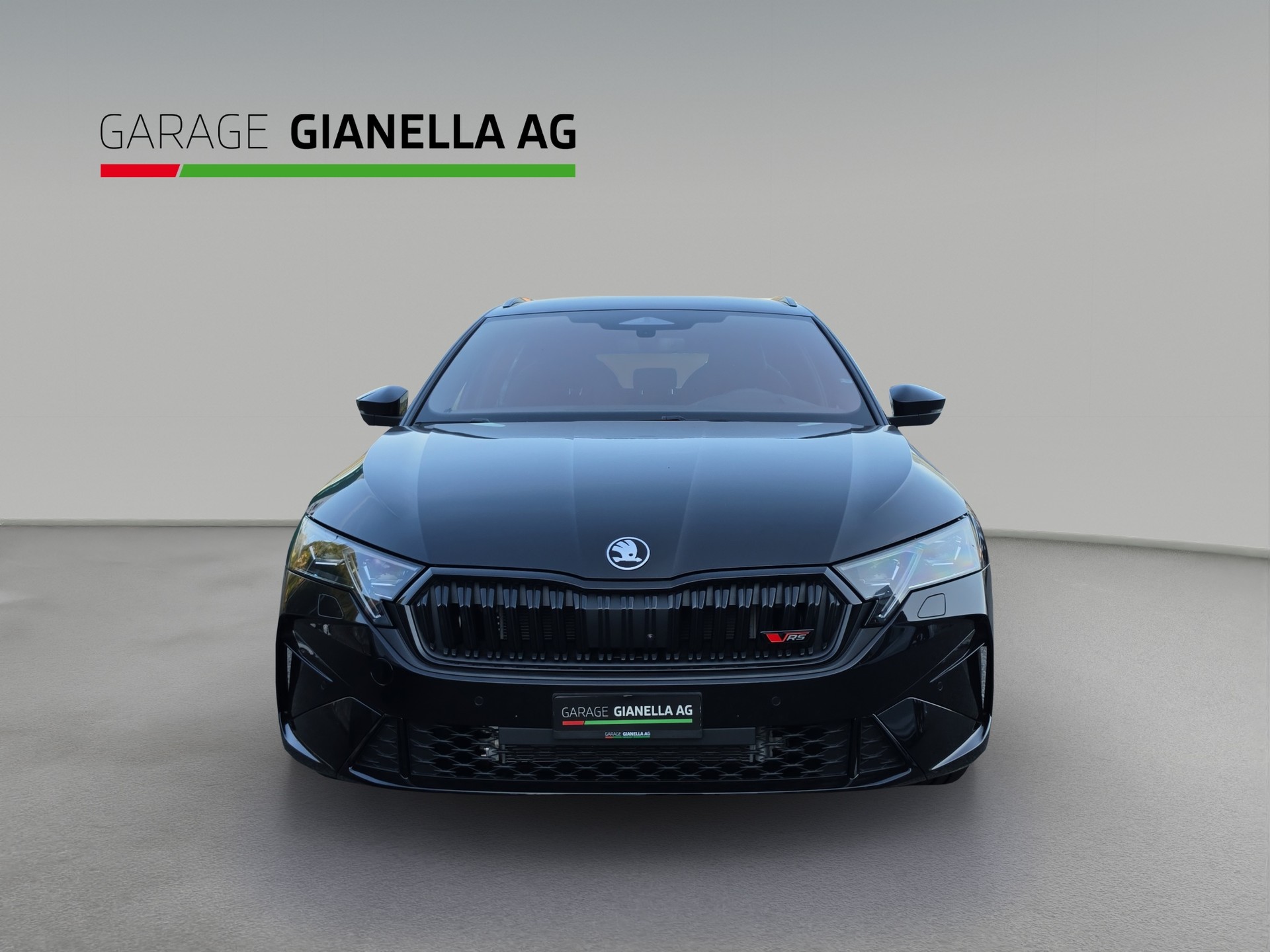 SKODA Octavia Combi 2.0 TSI DSG RS 30 Years Edition-image-3