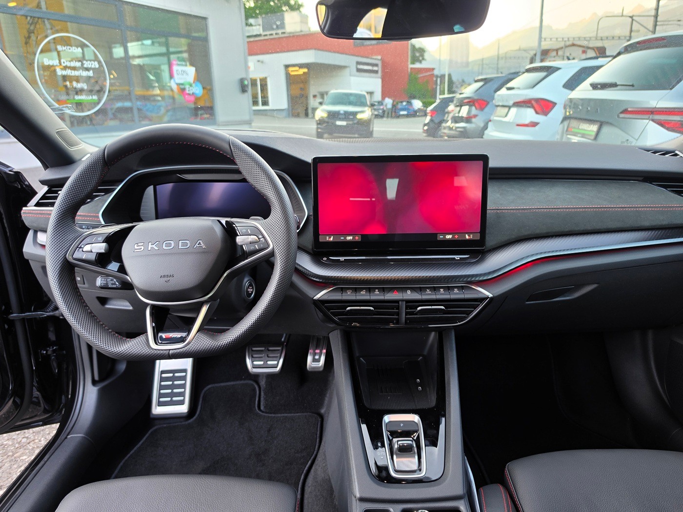 SKODA Octavia Combi 2.0 TSI DSG RS 30 Years Edition-image-9