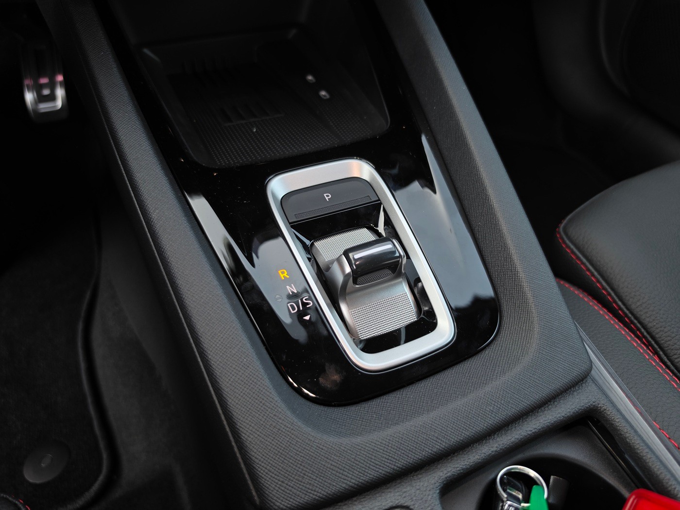 SKODA Octavia Combi 2.0 TSI DSG RS 30 Years Edition-image-14