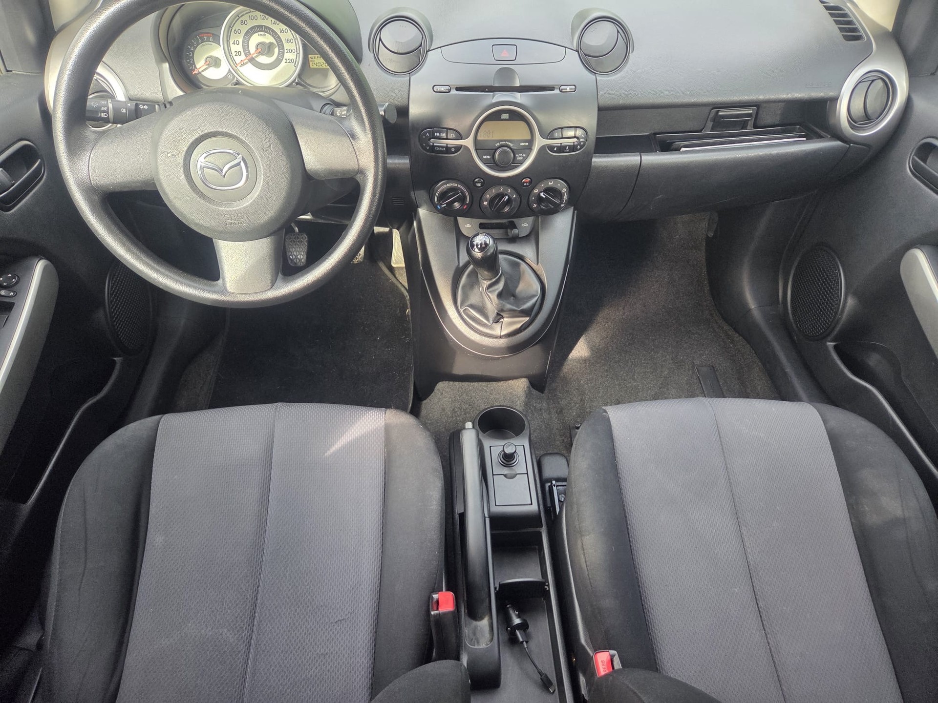 MAZDA 2 1.3i 16V Confort-image-4