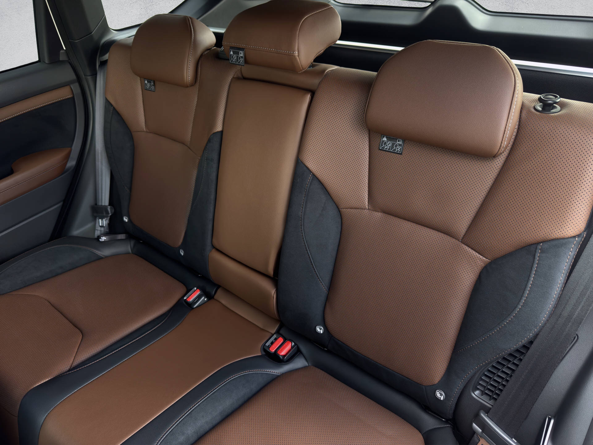 SUBARU Forester Station 2.0i e-Boxer Luxury-image-11