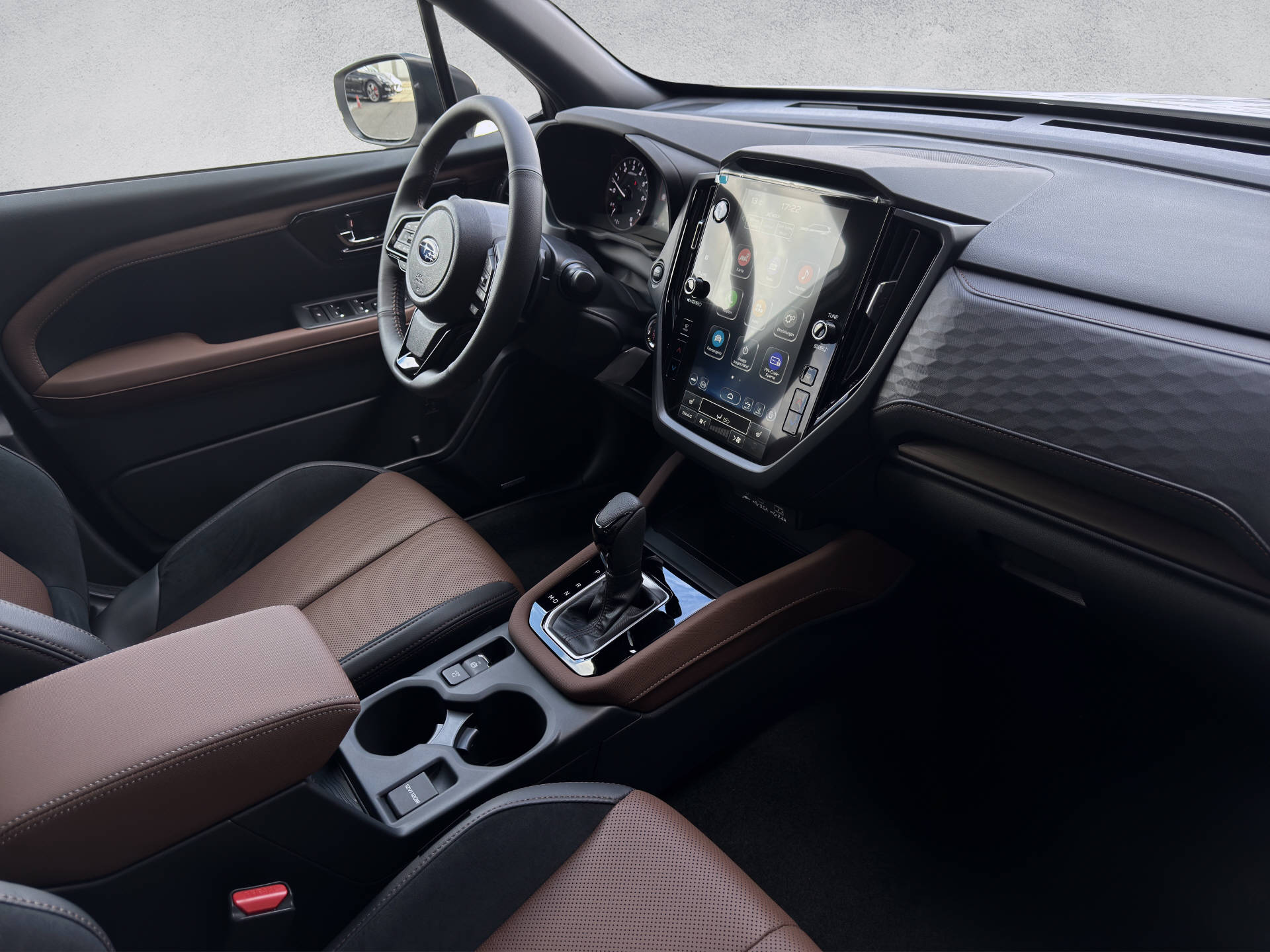 SUBARU Forester Station 2.0i e-Boxer Luxury-image-14