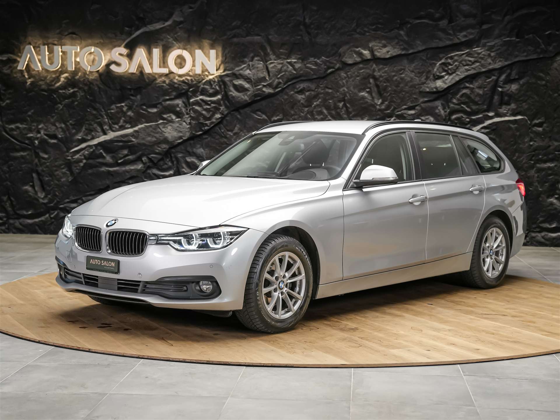 BMW 320d xDrive Touring Steptronic *Head Up Display*Abstandsregler*Adaptiver LED Scheinwerfer*-image-1