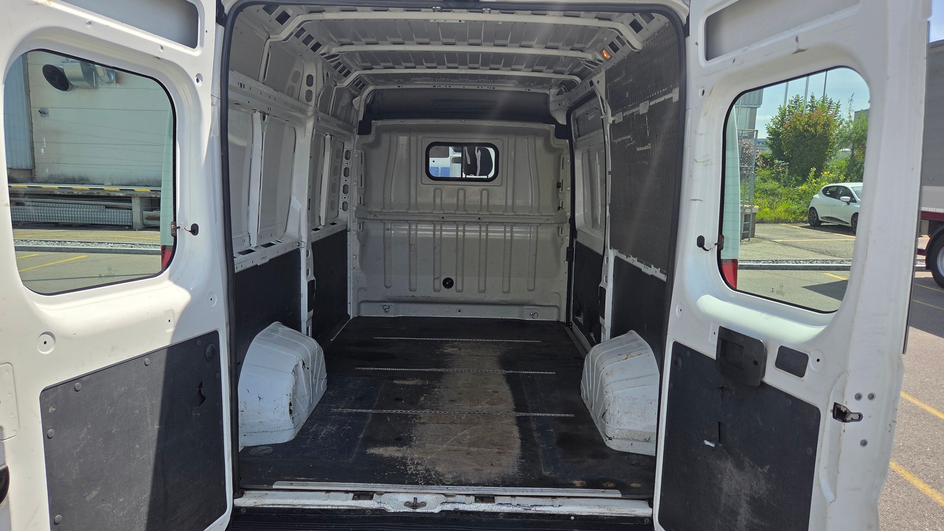 PEUGEOT 2.2 BlueHDi 140 Premium S/S-image-5