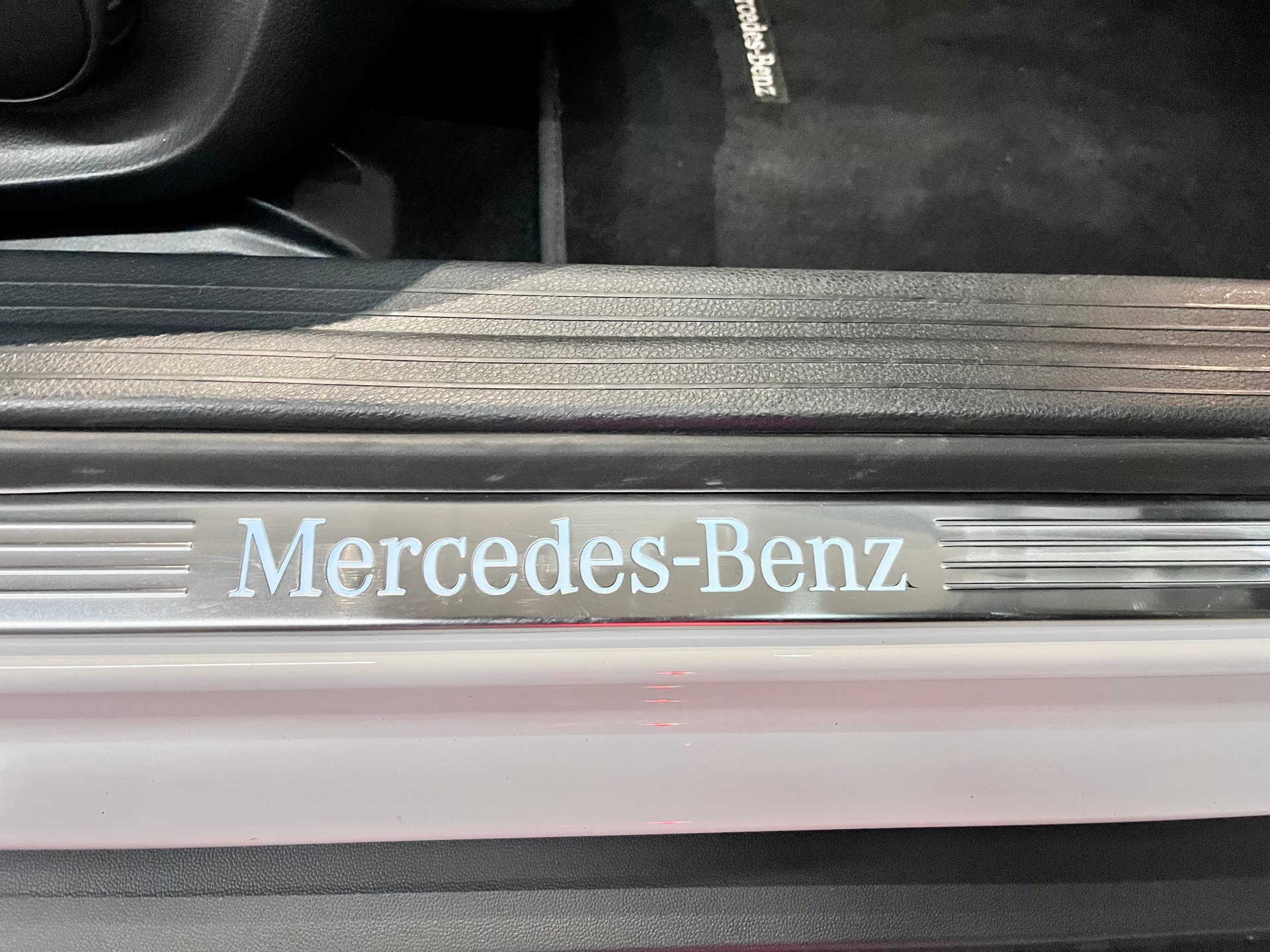 MERCEDES-BENZ GLA 200 Night Star 7G-DCT-image-14