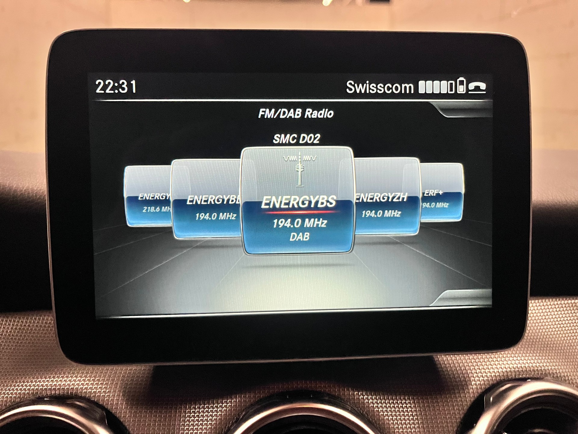MERCEDES-BENZ GLA 200 Night Star 7G-DCT-image-12