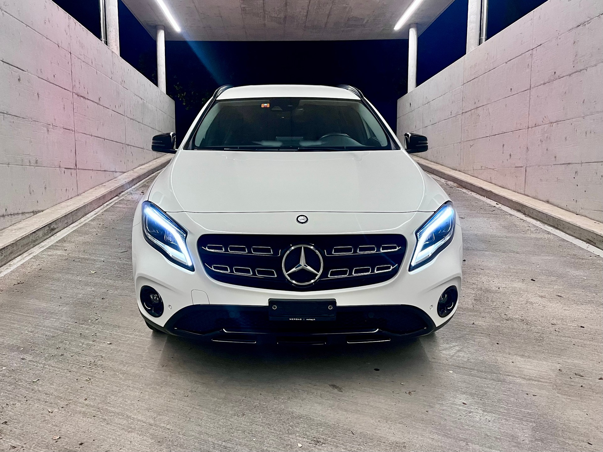 MERCEDES-BENZ GLA 200 Night Star 7G-DCT-image-2