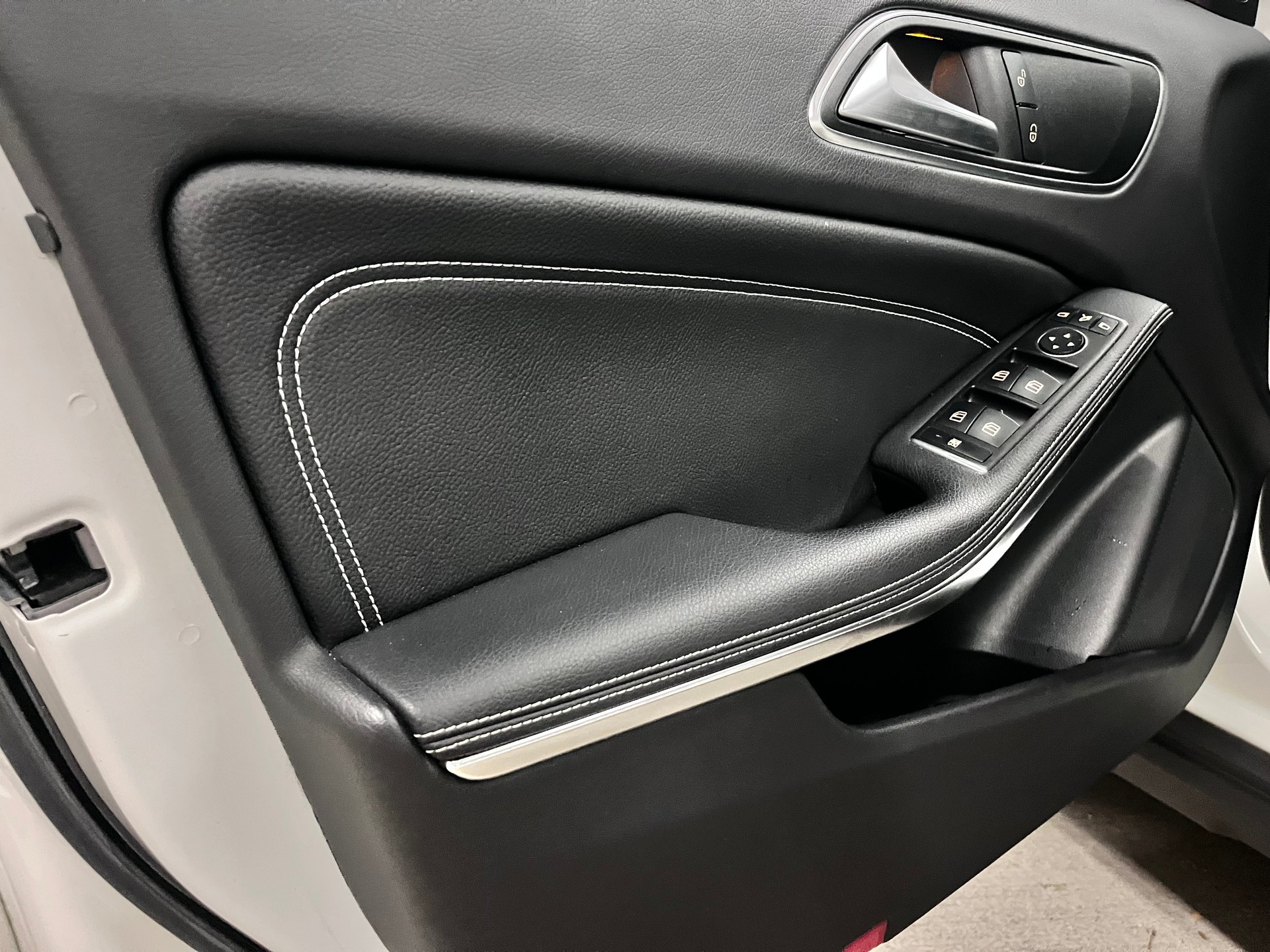 MERCEDES-BENZ GLA 200 Night Star 7G-DCT-image-10