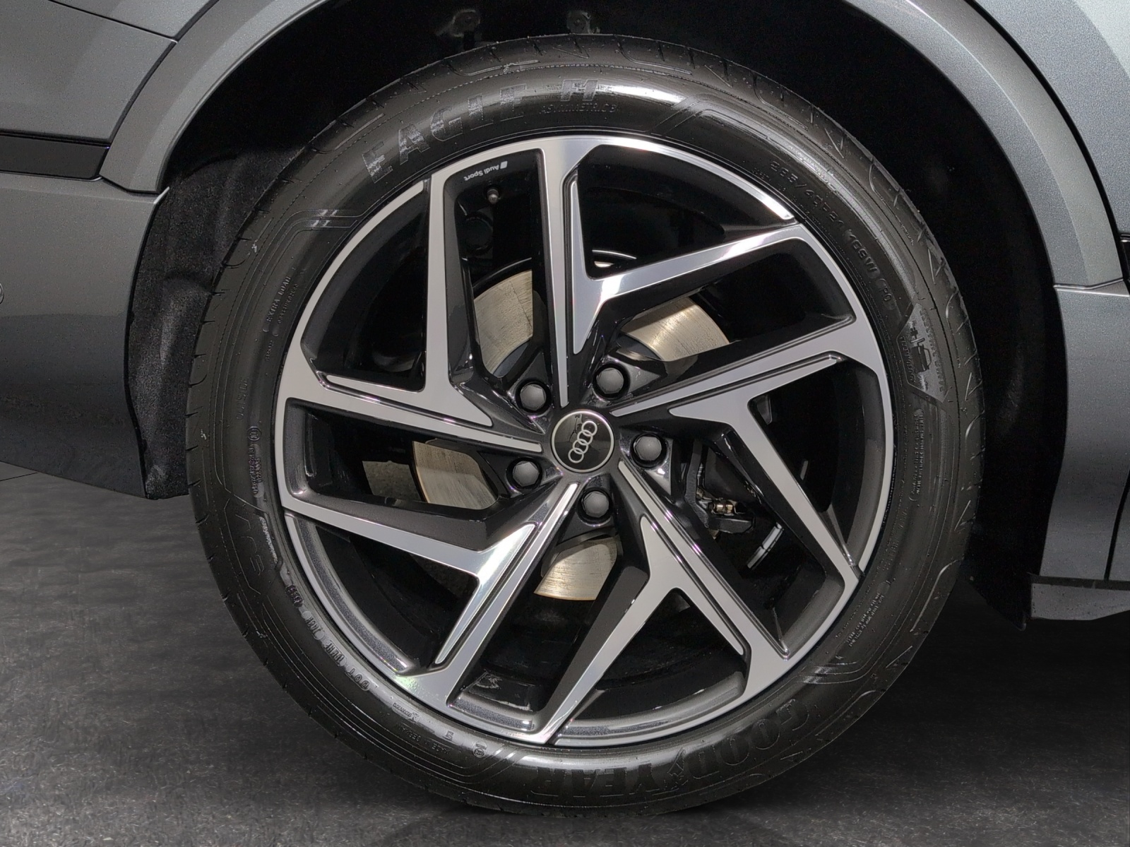 AUDI SQ6 e-tron quattro-image-4