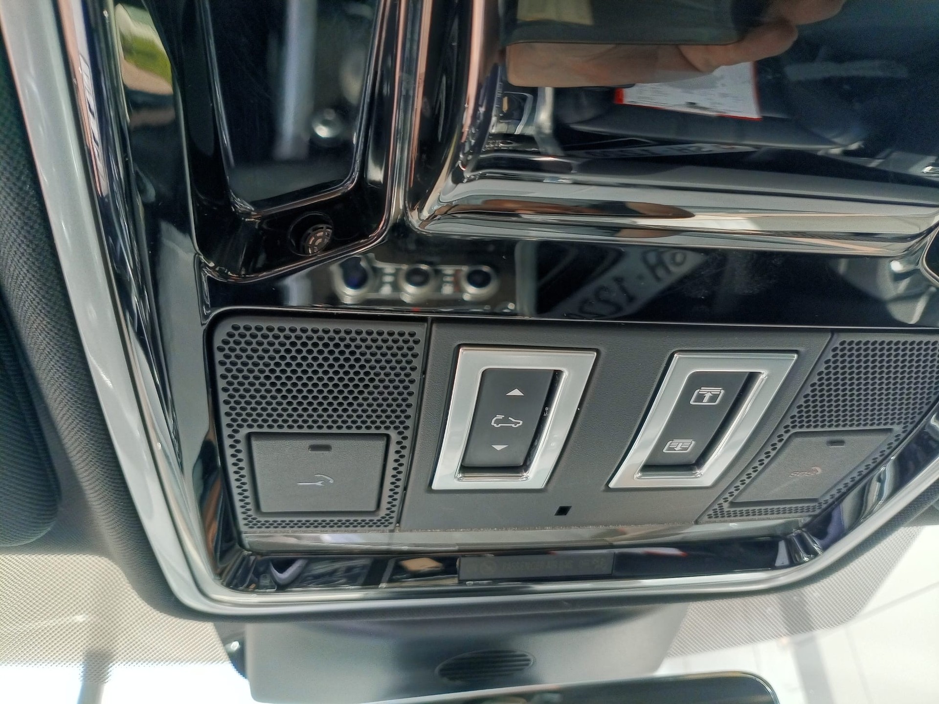 LAND ROVER 3.0 TDV6 HSE-image-9
