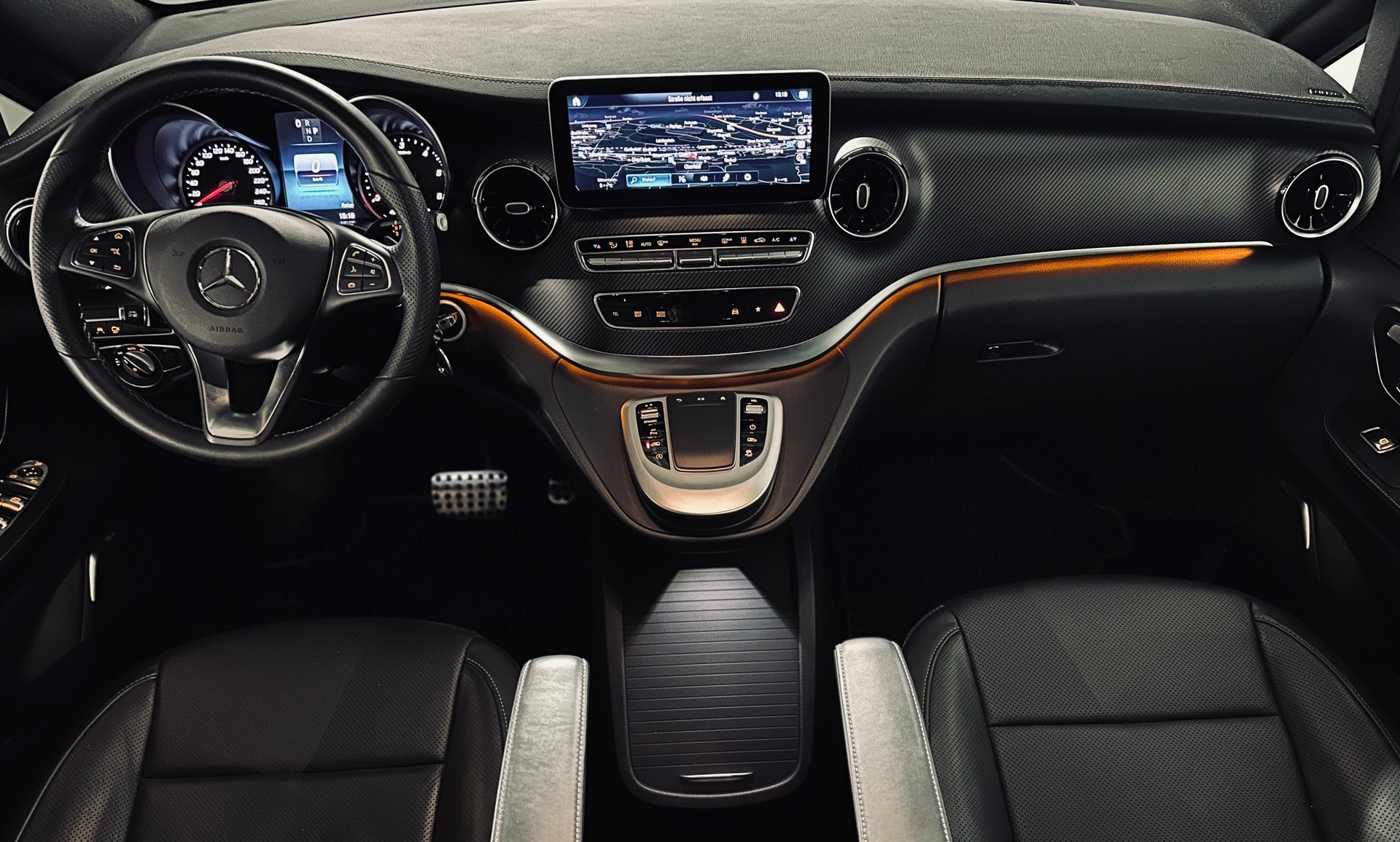 MERCEDES-BENZ V 300 d lang AMG LINE 4Matic 9G-Tronic-image-8