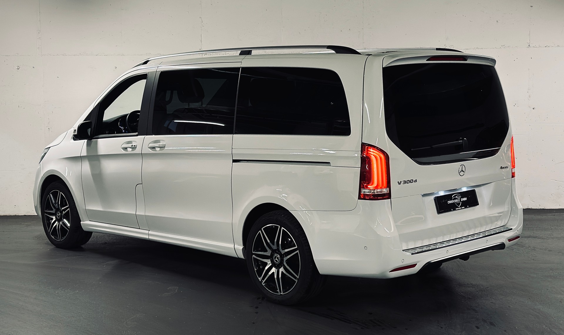 MERCEDES-BENZ V 300 d lang AMG LINE 4Matic 9G-Tronic-image-3