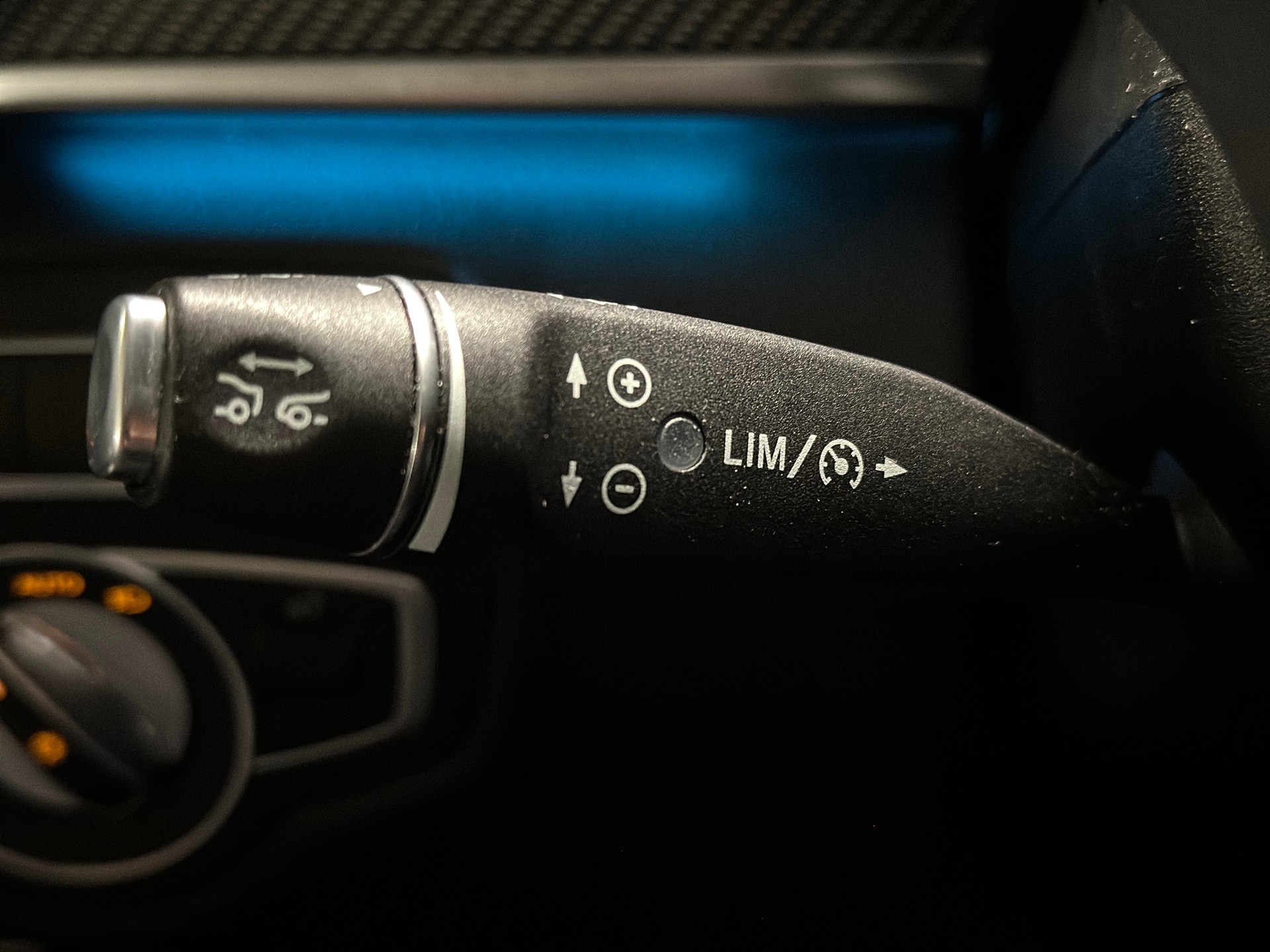 MERCEDES-BENZ V 300 d lang AMG LINE 4Matic 9G-Tronic-image-15