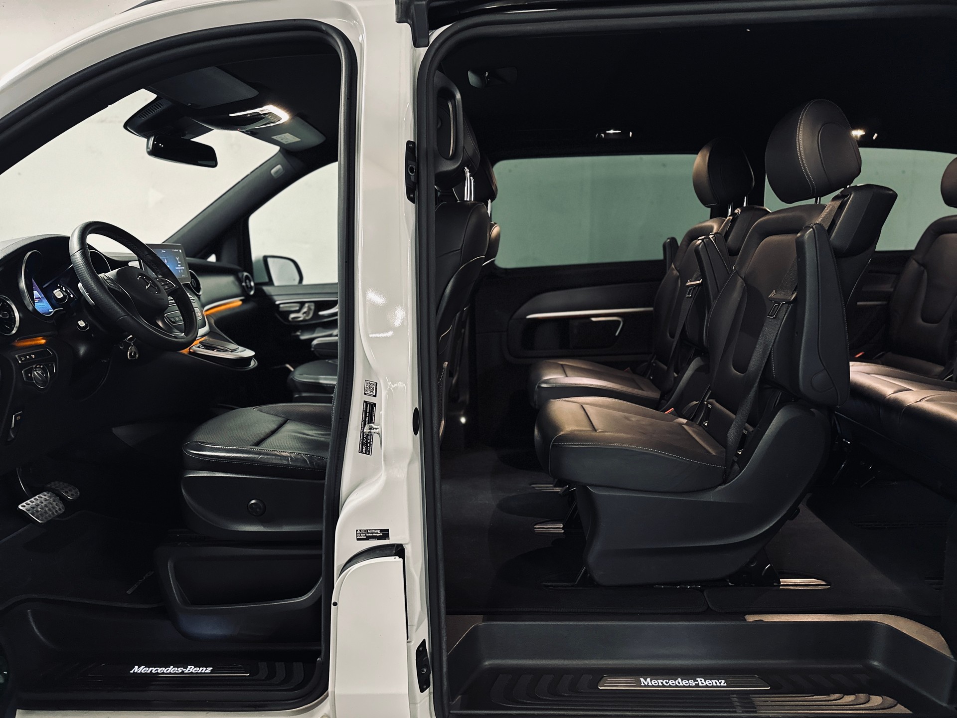 MERCEDES-BENZ V 300 d lang AMG LINE 4Matic 9G-Tronic-image-9