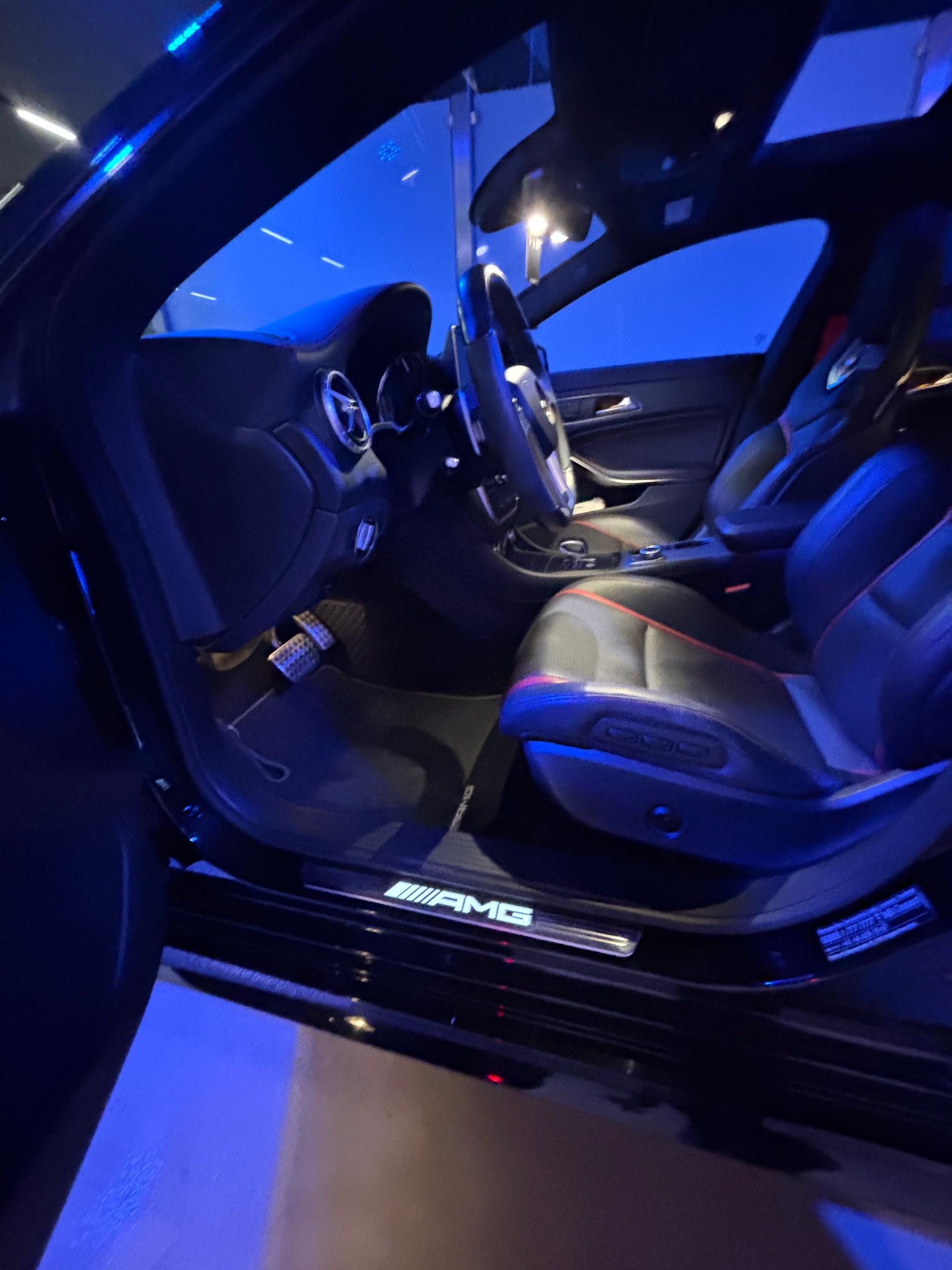 MERCEDES-BENZ CLA 45 AMG 4m-image-2