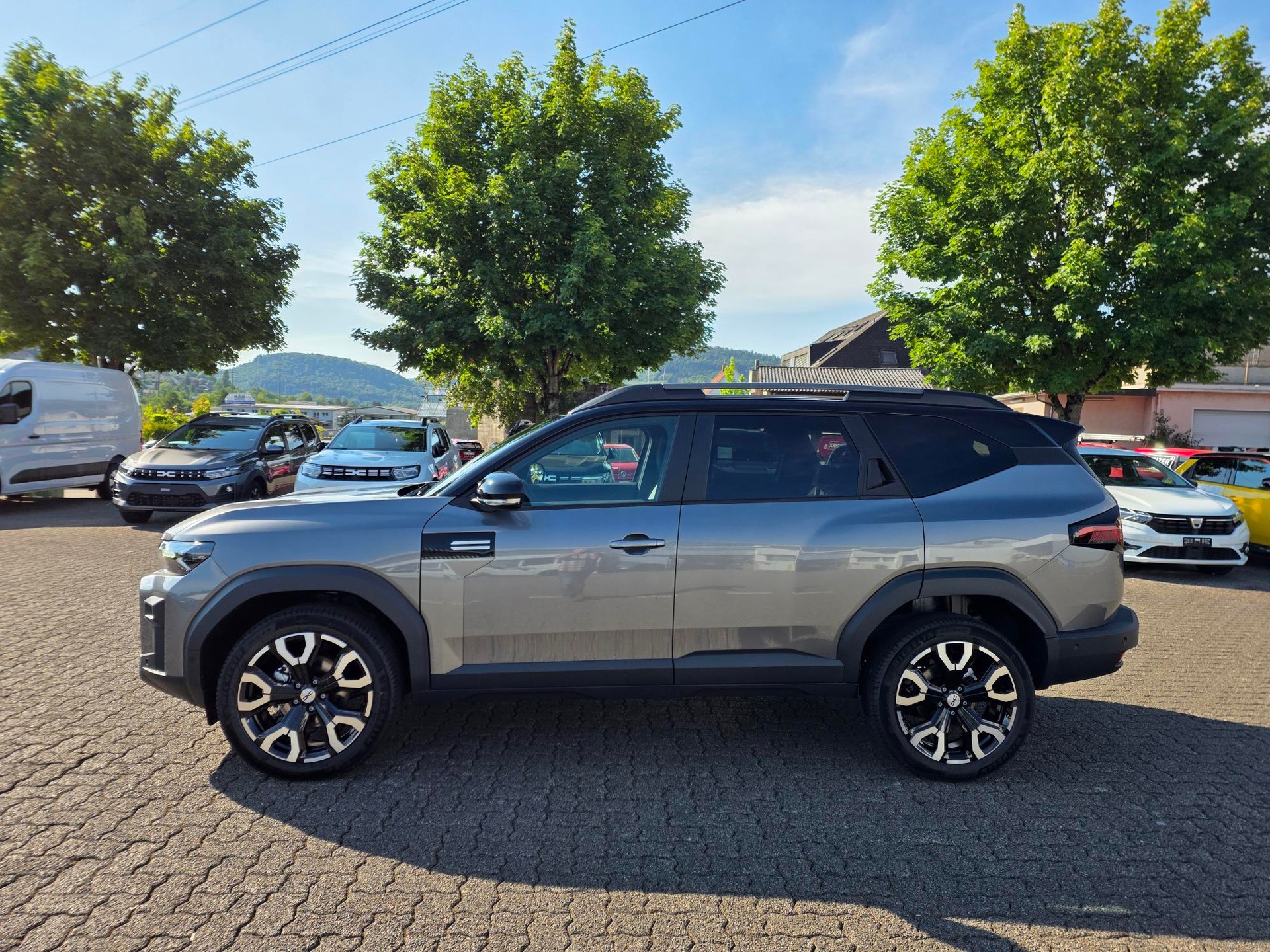 DACIA Bigster 1.2 Hybrid Journey 4WD-image-1
