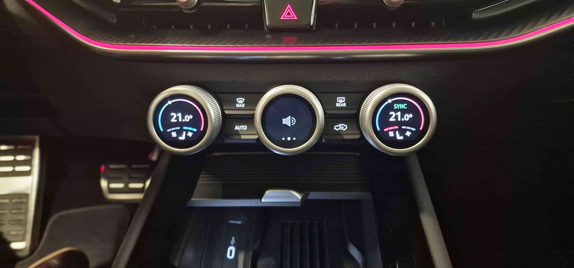 SKODA Superb Combi 2.0 TSI Sportline 4x4 DSG-image-10