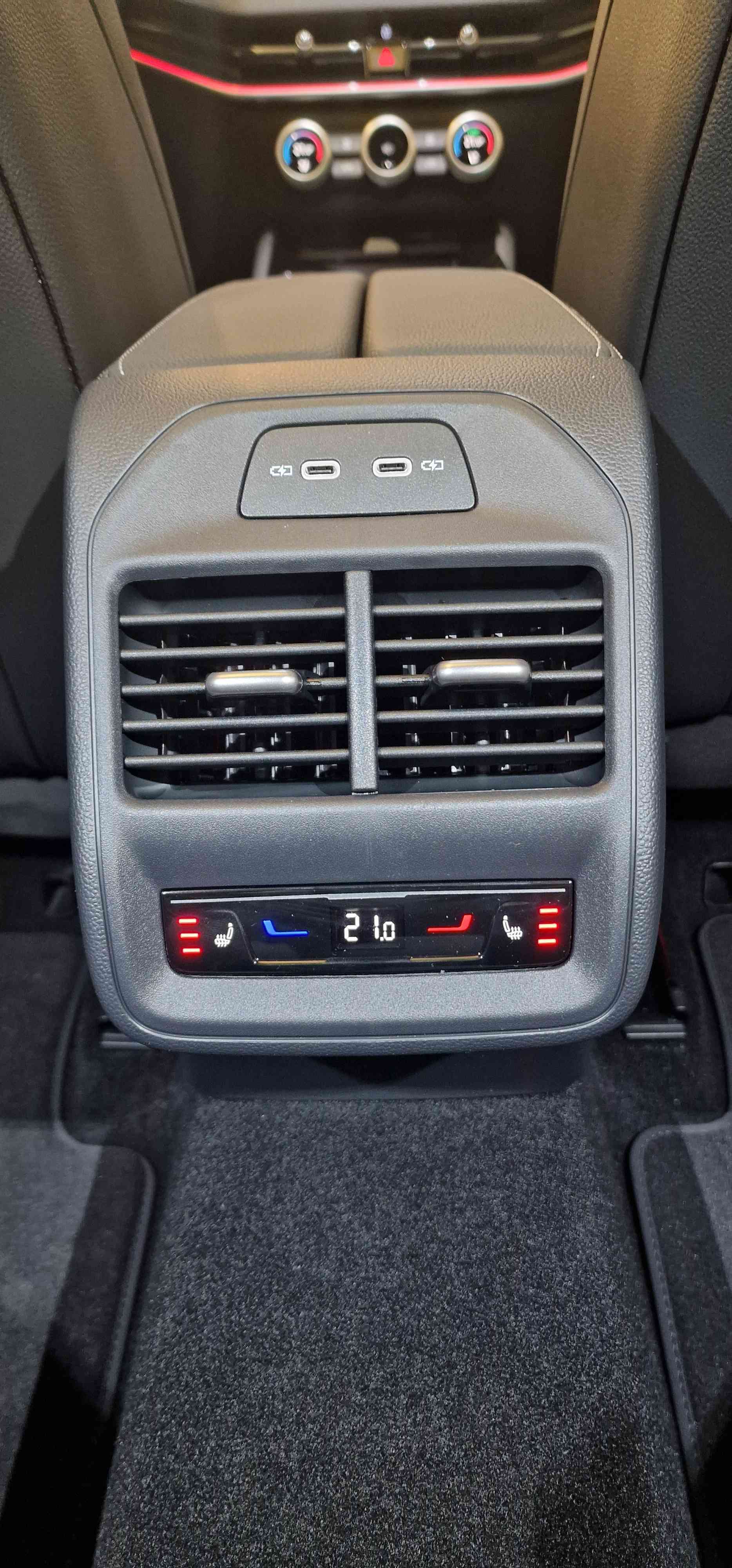 SKODA Superb Combi 2.0 TSI Sportline 4x4 DSG-image-15