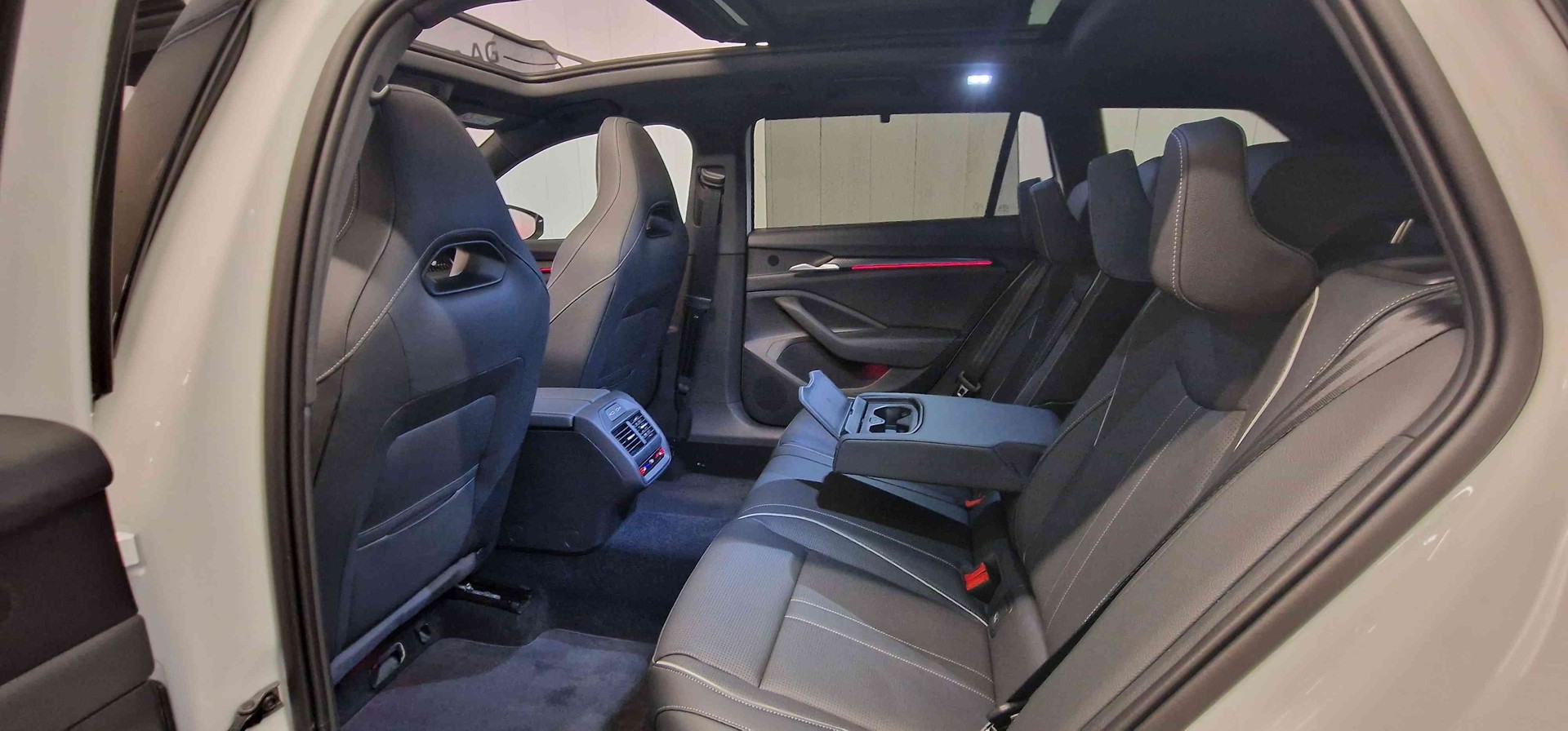 SKODA Superb Combi 2.0 TSI Sportline 4x4 DSG-image-16