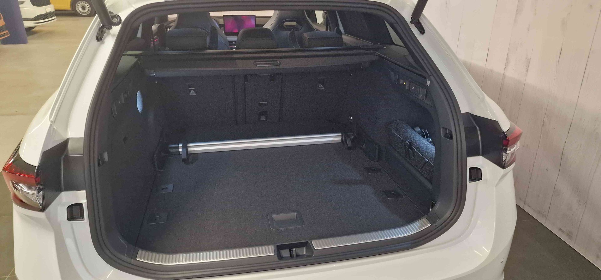 SKODA Superb Combi 2.0 TSI Sportline 4x4 DSG-image-18