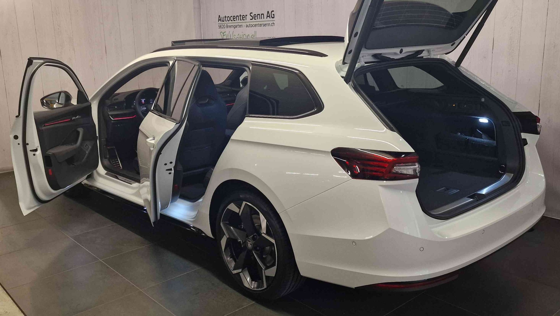 SKODA Superb Combi 2.0 TSI Sportline 4x4 DSG-image-17