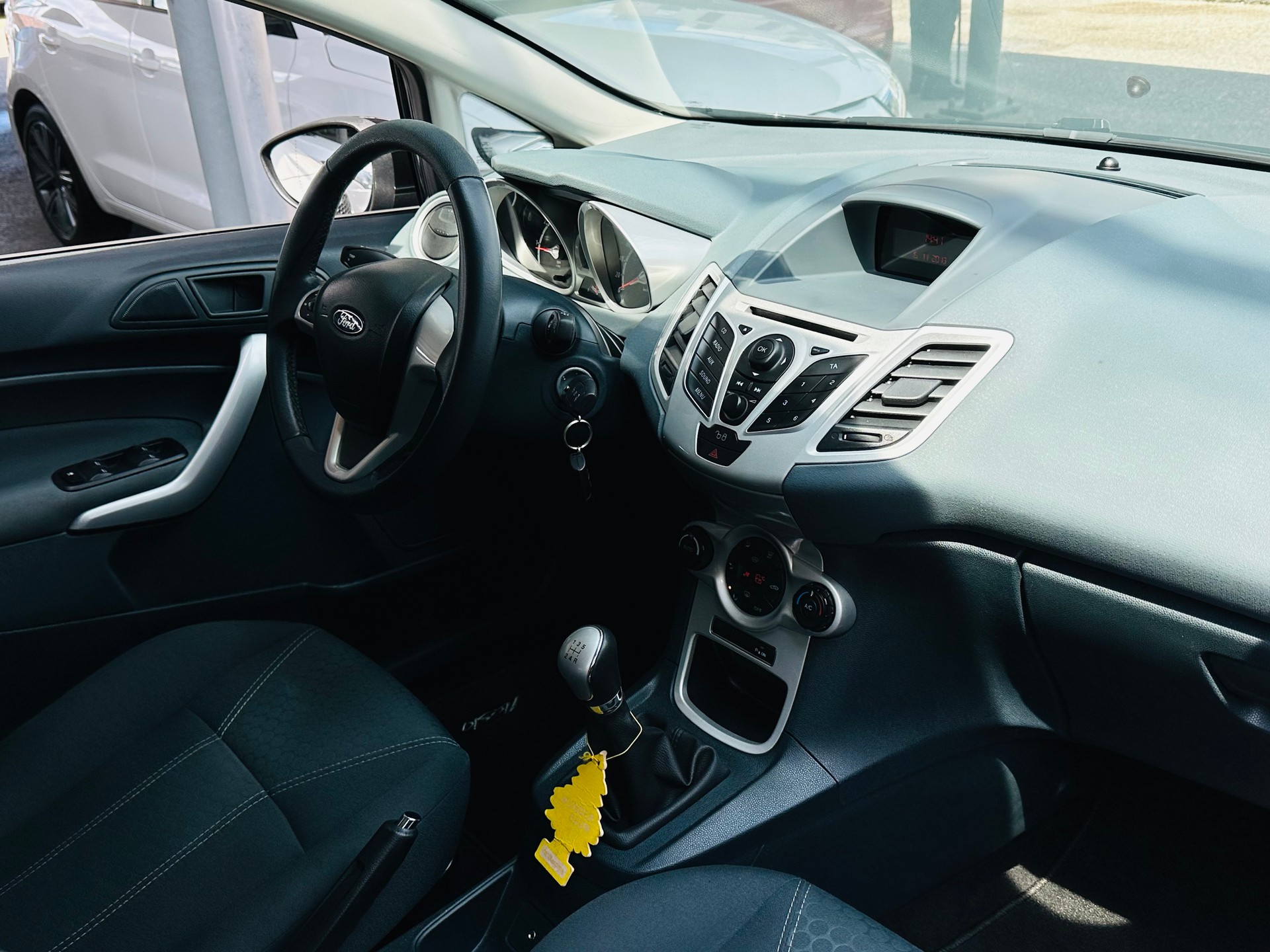FORD Fiesta 1.4 16V Trend-image-12