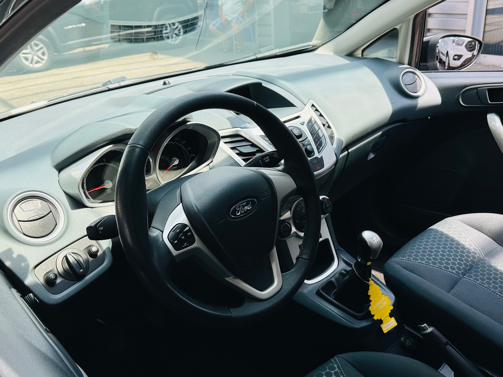 FORD Fiesta 1.4 16V Trend-image-11