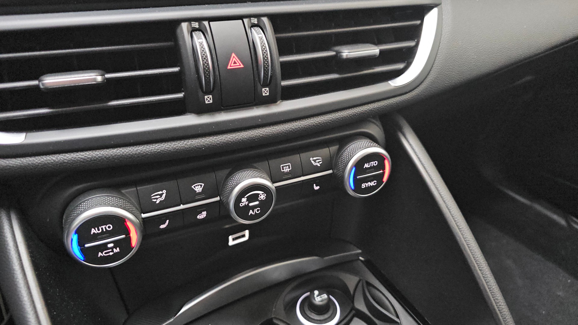 ALFA ROMEO Giulia 2.2 JTDM Veloce Q4 Automatic-image-10