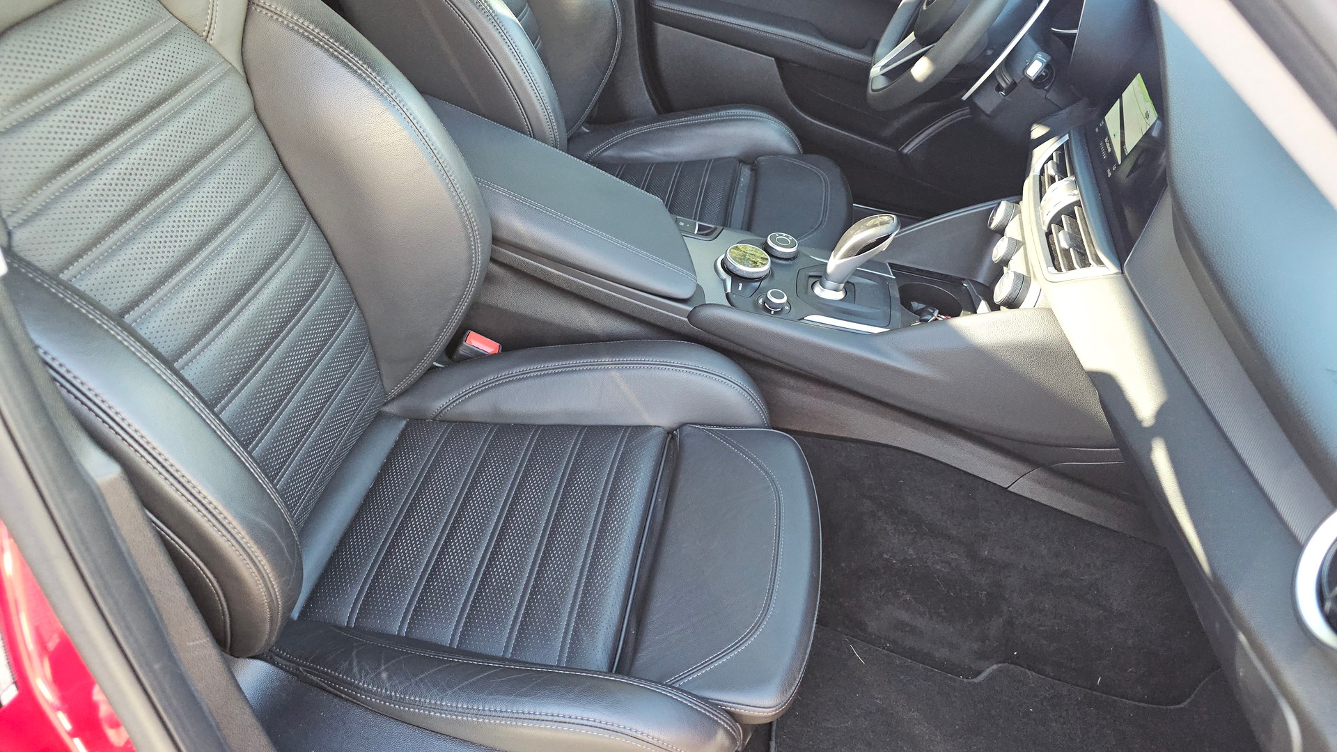 ALFA ROMEO Giulia 2.2 JTDM Veloce Q4 Automatic-image-8