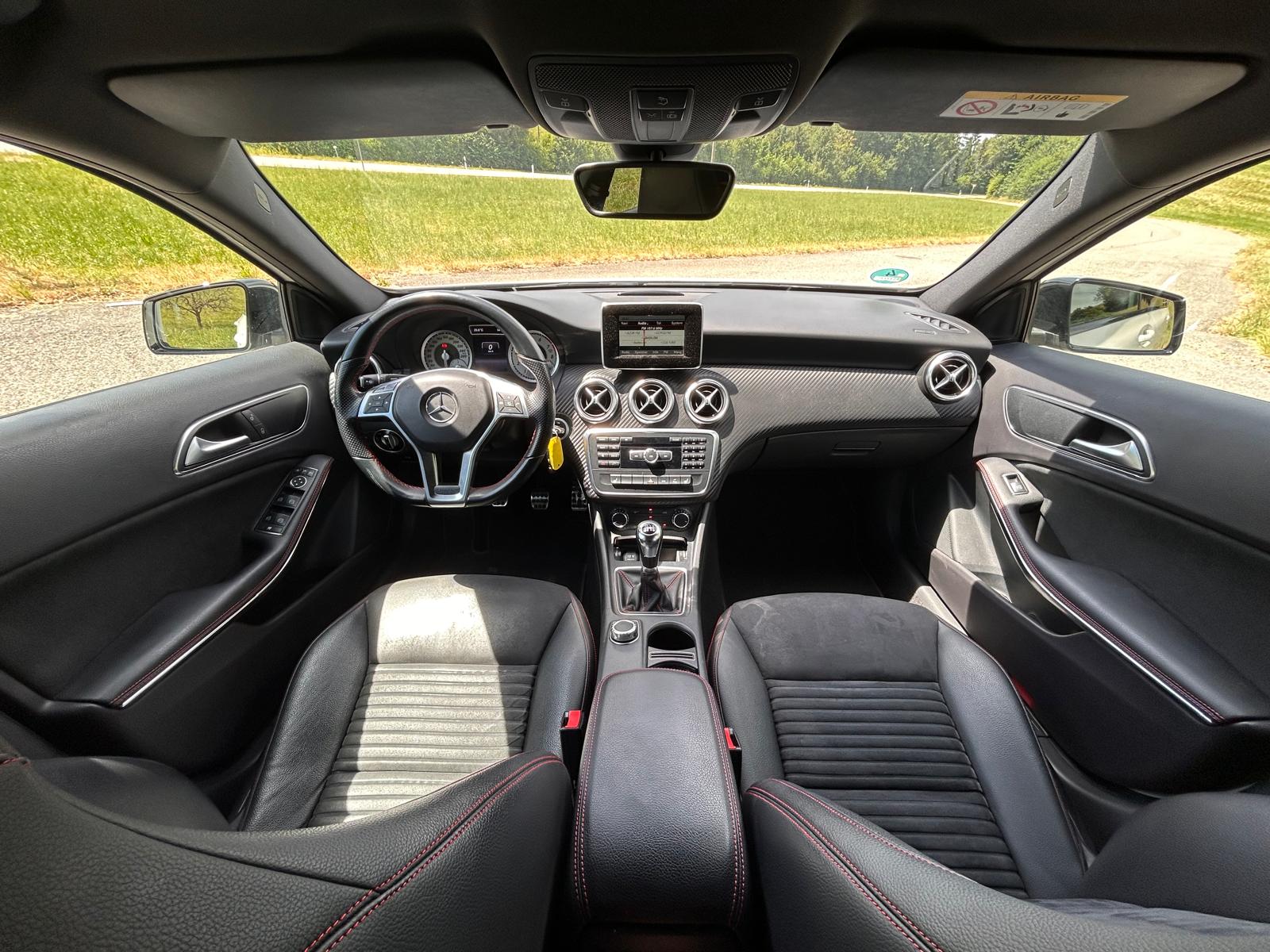 MERCEDES-BENZ A 200 AMG Line-image-15