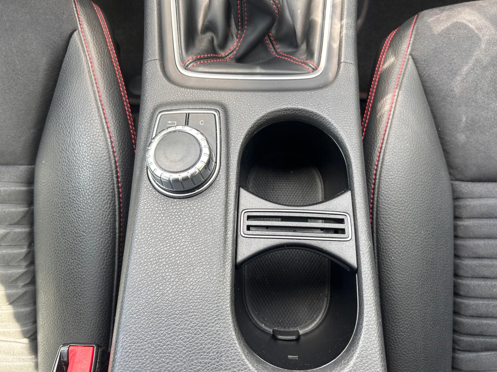MERCEDES-BENZ A 200 AMG Line-image-20